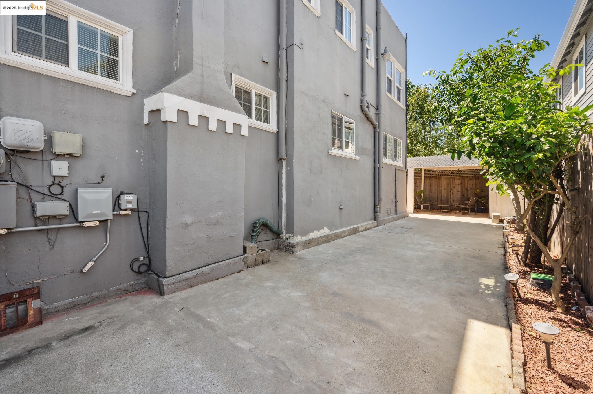 Detail Gallery Image 60 of 60 For 1063 32nd St, Oakland,  CA 94608 - 4 Beds | 3 Baths