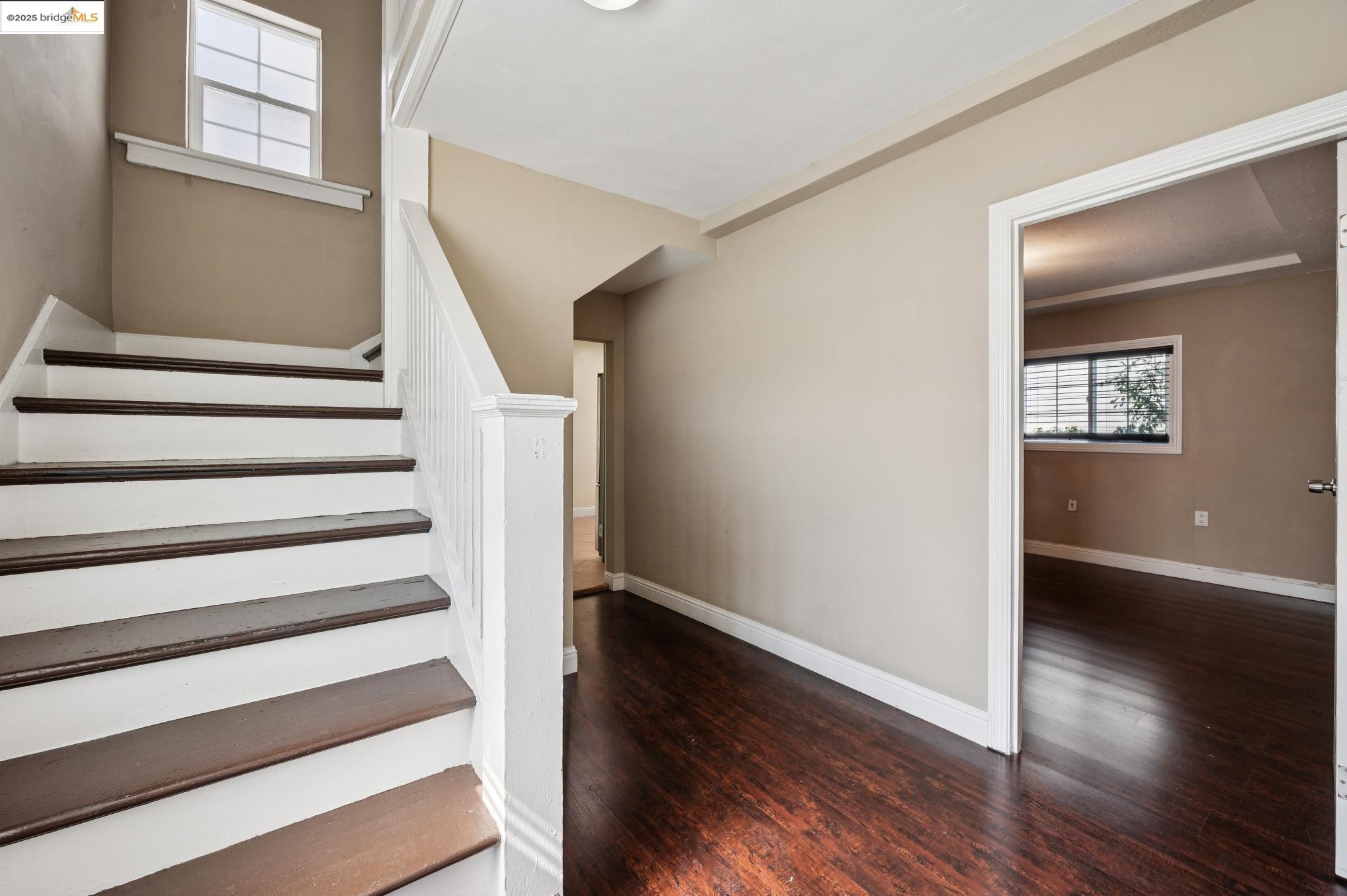 Detail Gallery Image 7 of 60 For 1063 32nd St, Oakland,  CA 94608 - 4 Beds | 3 Baths