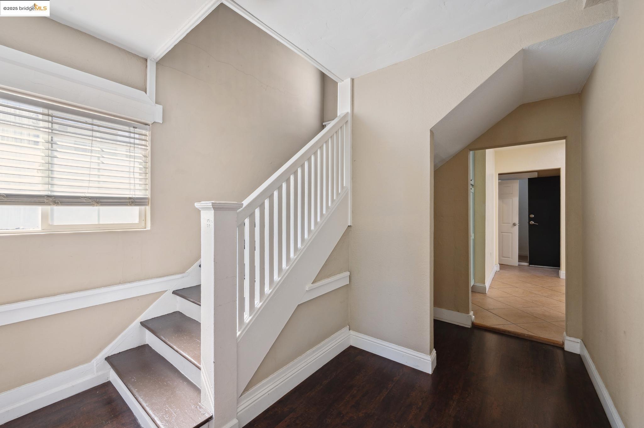 Detail Gallery Image 8 of 60 For 1063 32nd St, Oakland,  CA 94608 - 4 Beds | 3 Baths