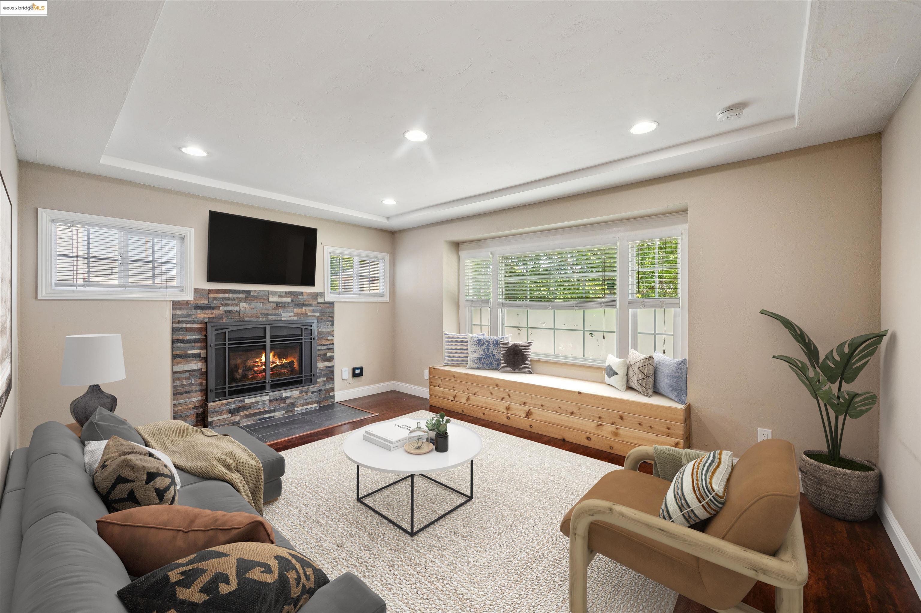Detail Gallery Image 9 of 60 For 1063 32nd St, Oakland,  CA 94608 - 4 Beds | 3 Baths