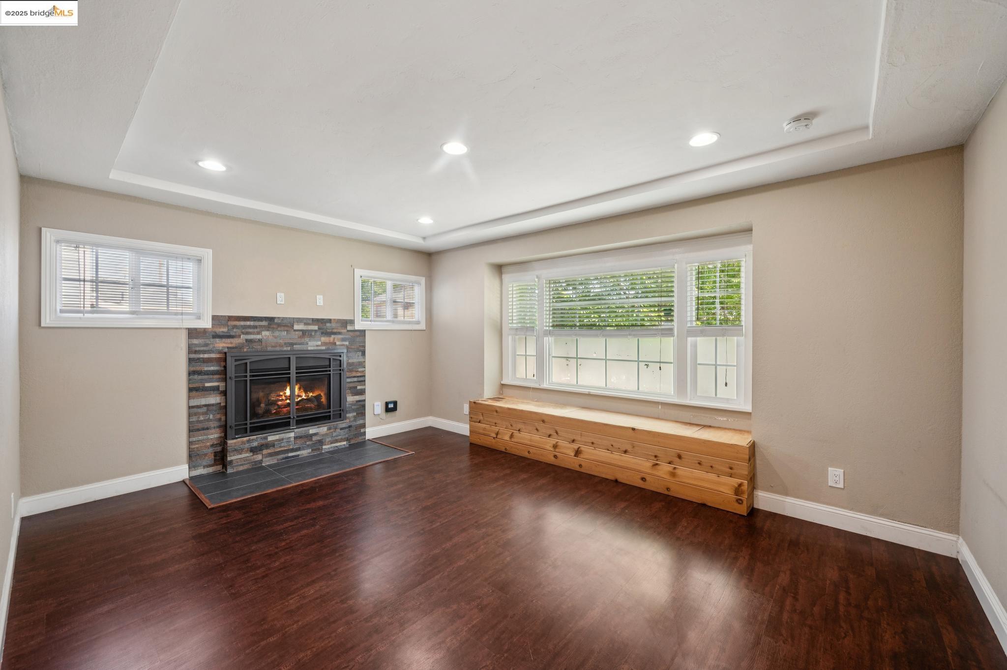 Detail Gallery Image 10 of 60 For 1063 32nd St, Oakland,  CA 94608 - 4 Beds | 3 Baths