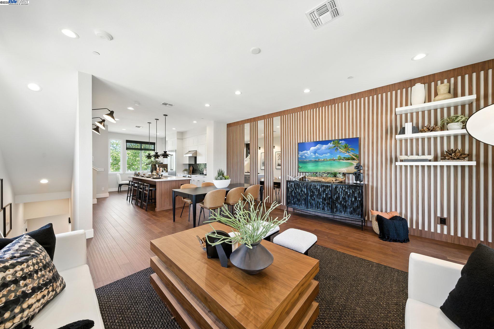 Detail Gallery Image 8 of 35 For 1670 Larkspur Street, Alameda,  CA 94501 - 2 Beds | 3 Baths