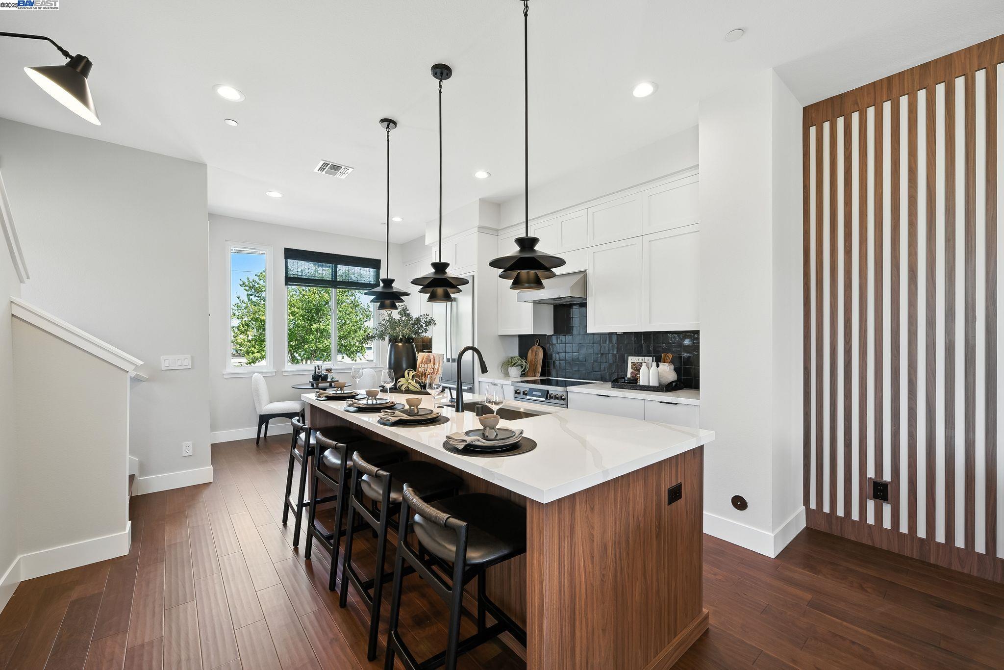 Detail Gallery Image 11 of 35 For 1670 Larkspur Street, Alameda,  CA 94501 - 2 Beds | 3 Baths
