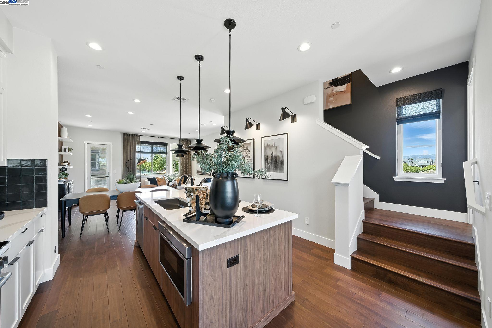 Detail Gallery Image 13 of 35 For 1670 Larkspur Street, Alameda,  CA 94501 - 2 Beds | 3 Baths