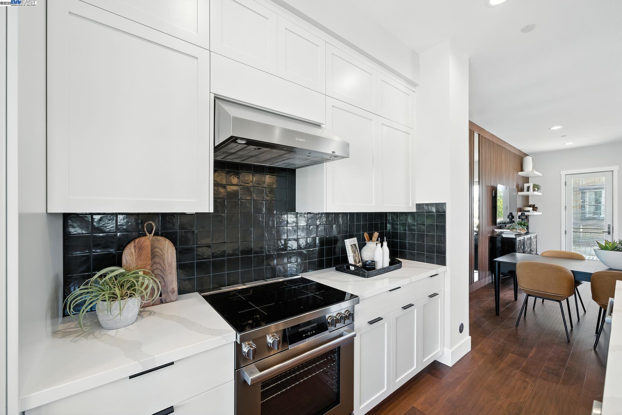 Detail Gallery Image 15 of 35 For 1670 Larkspur Street, Alameda,  CA 94501 - 2 Beds | 3 Baths