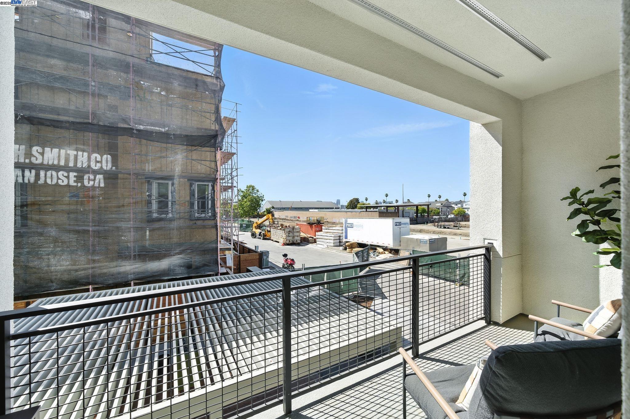 Detail Gallery Image 17 of 35 For 1670 Larkspur Street, Alameda,  CA 94501 - 2 Beds | 3 Baths