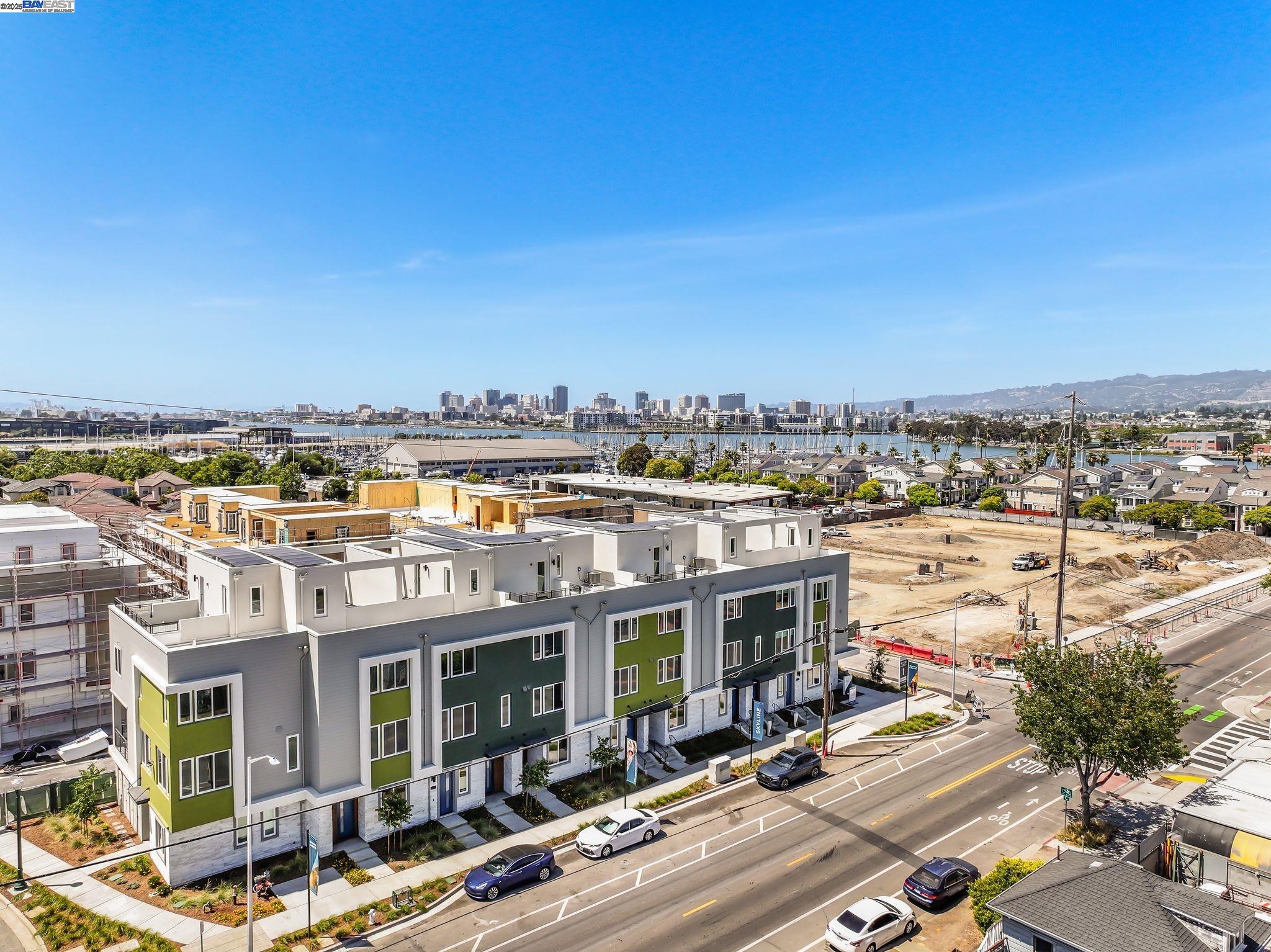 Detail Gallery Image 3 of 35 For 1670 Larkspur Street, Alameda,  CA 94501 - 2 Beds | 3 Baths