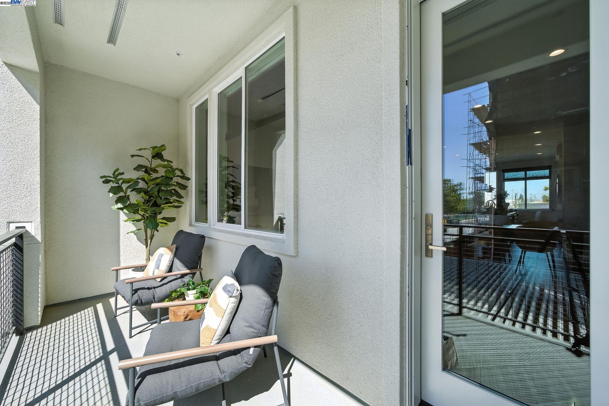 Detail Gallery Image 18 of 35 For 1670 Larkspur Street, Alameda,  CA 94501 - 2 Beds | 3 Baths