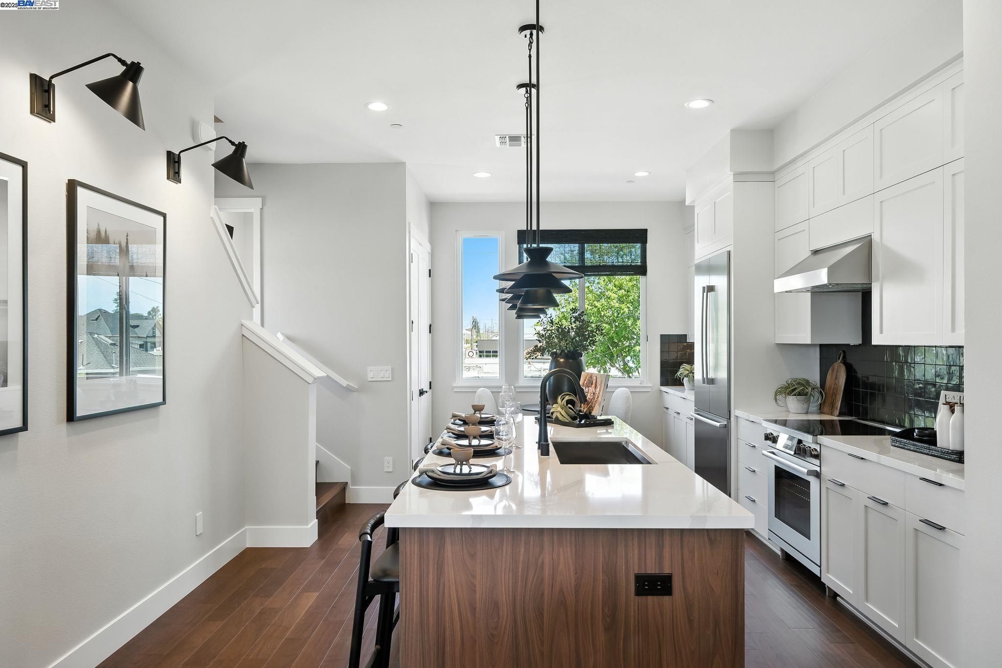 Detail Gallery Image 19 of 35 For 1670 Larkspur Street, Alameda,  CA 94501 - 2 Beds | 3 Baths