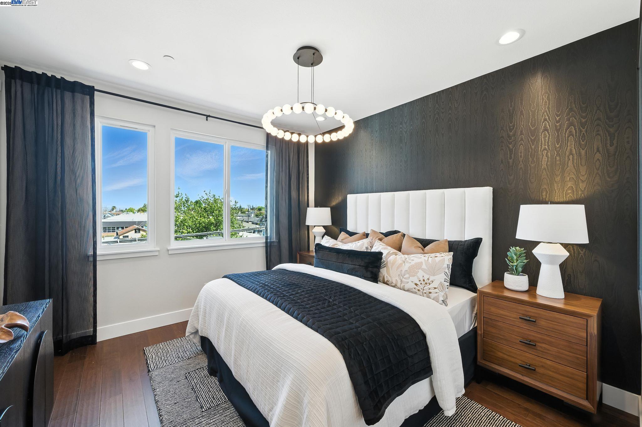 Detail Gallery Image 22 of 35 For 1670 Larkspur Street, Alameda,  CA 94501 - 2 Beds | 3 Baths