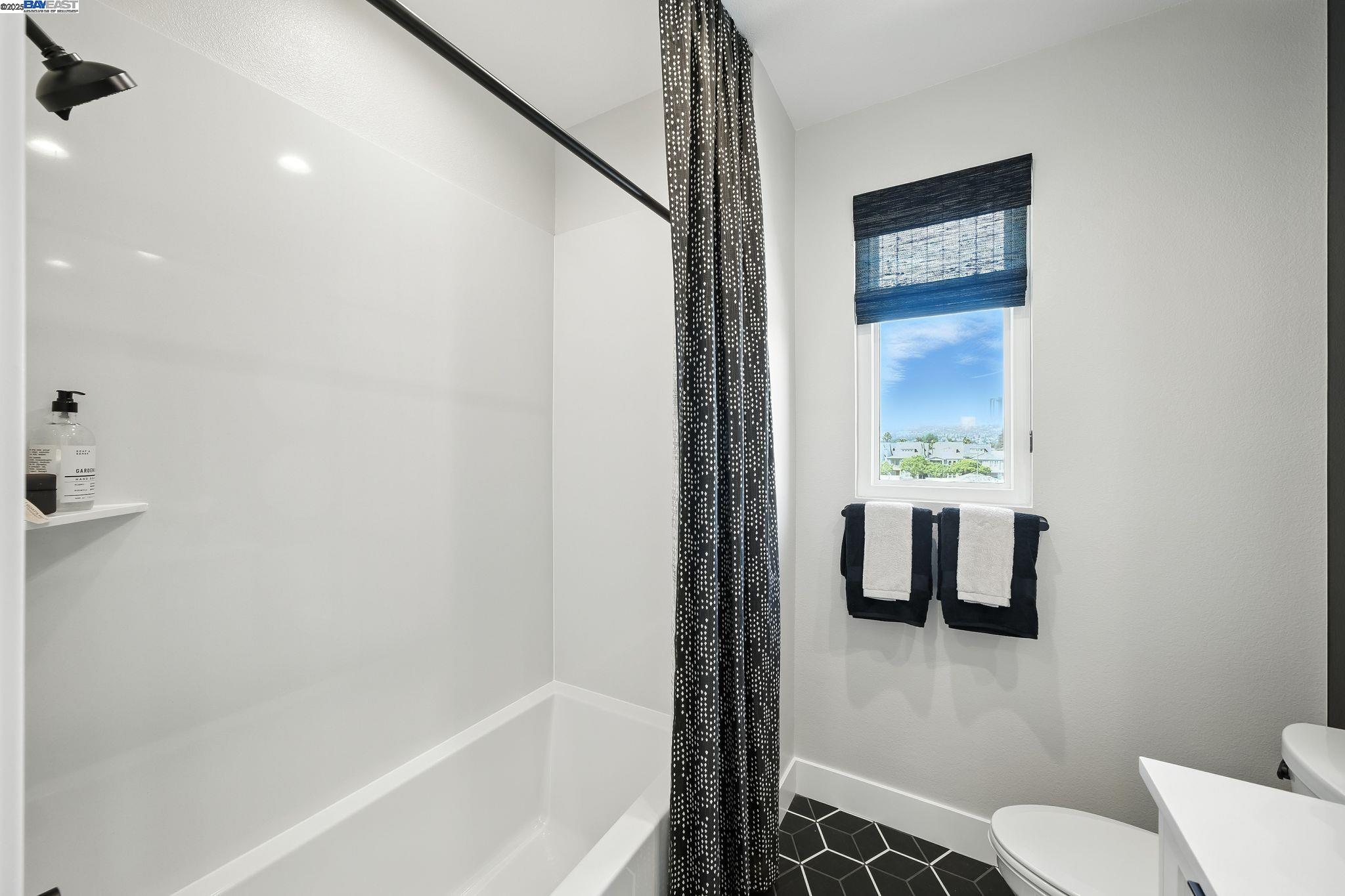 Detail Gallery Image 26 of 35 For 1670 Larkspur Street, Alameda,  CA 94501 - 2 Beds | 3 Baths