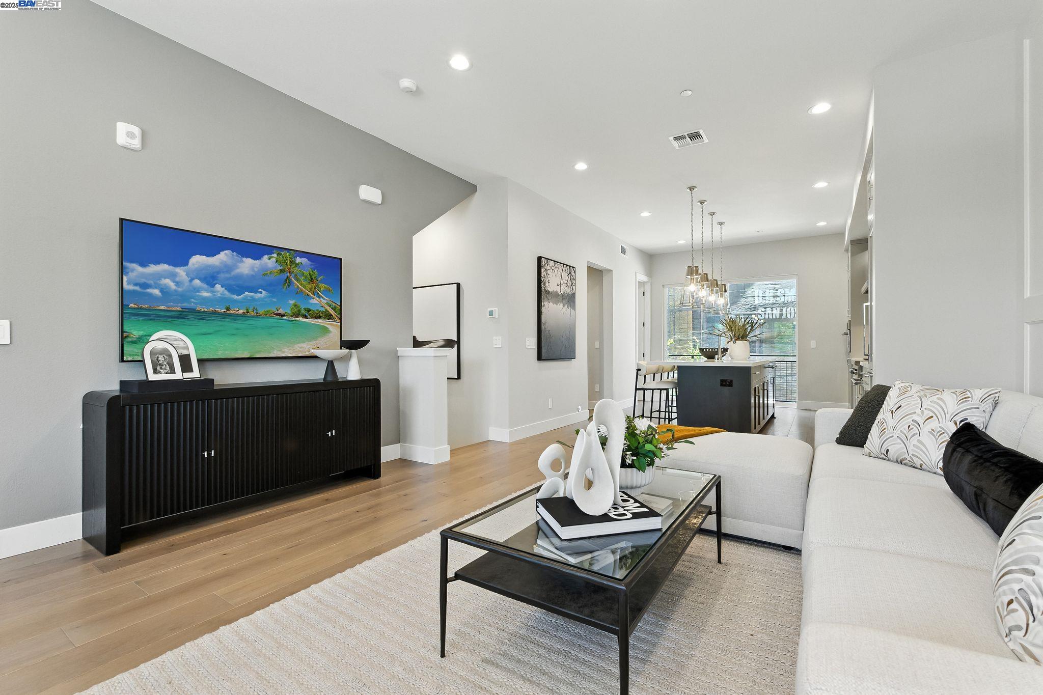 Detail Gallery Image 4 of 24 For 1670 Larkspur Street, Alameda,  CA 94501 - 3 Beds | 3 Baths