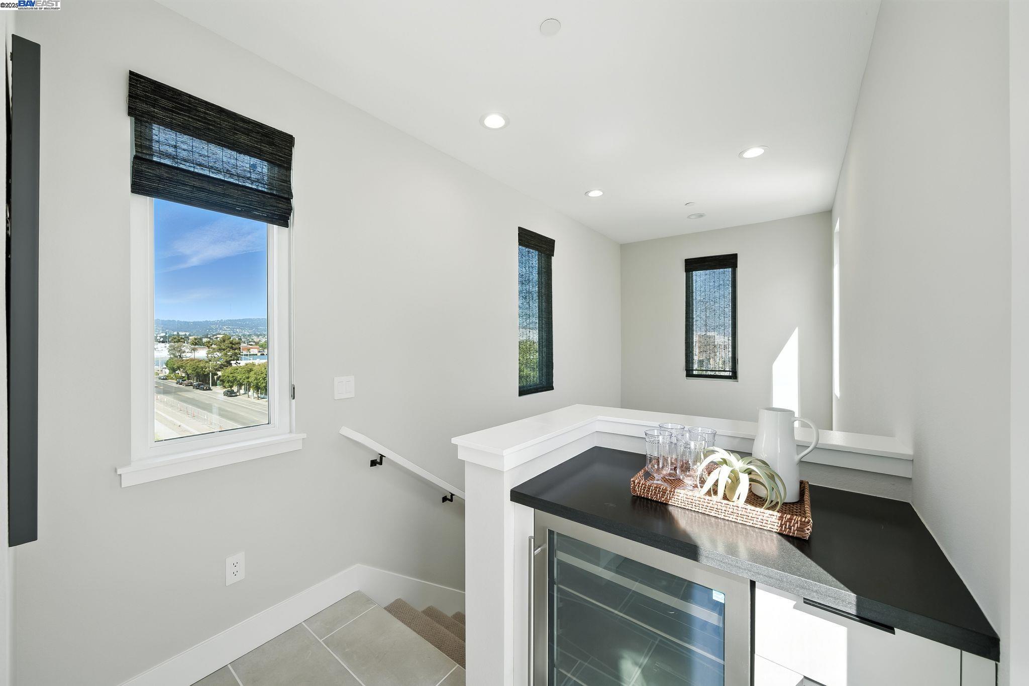 Detail Gallery Image 31 of 35 For 1670 Larkspur Street, Alameda,  CA 94501 - 2 Beds | 3 Baths