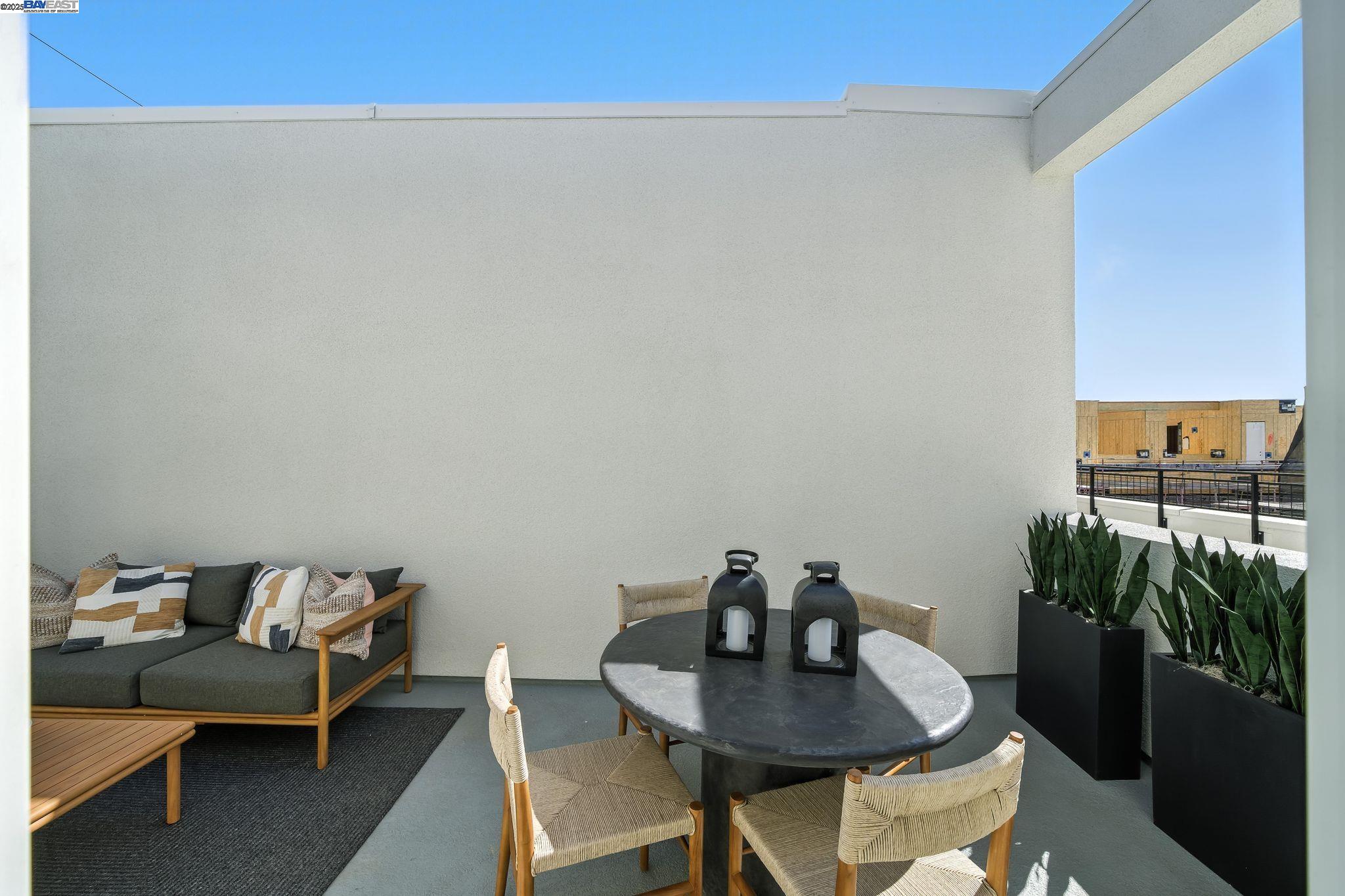 Detail Gallery Image 32 of 35 For 1670 Larkspur Street, Alameda,  CA 94501 - 2 Beds | 3 Baths