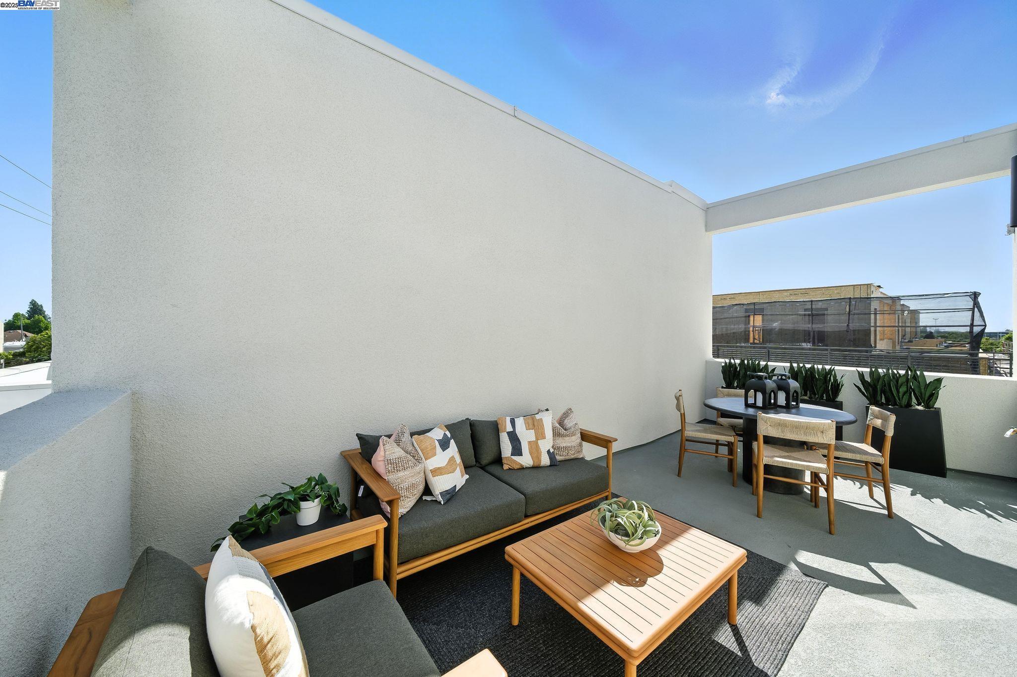 Detail Gallery Image 34 of 35 For 1670 Larkspur Street, Alameda,  CA 94501 - 2 Beds | 3 Baths