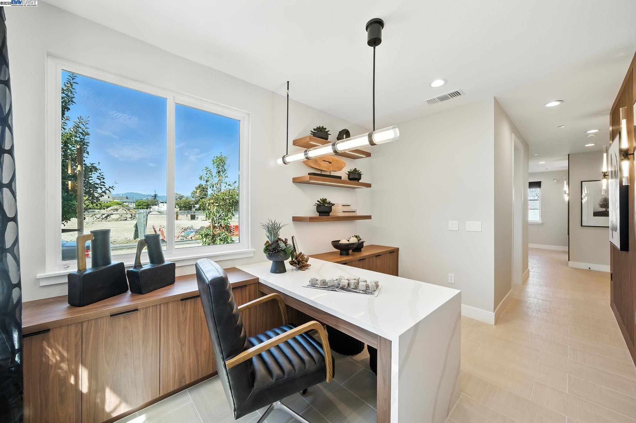 Detail Gallery Image 5 of 35 For 1670 Larkspur Street, Alameda,  CA 94501 - 2 Beds | 3 Baths
