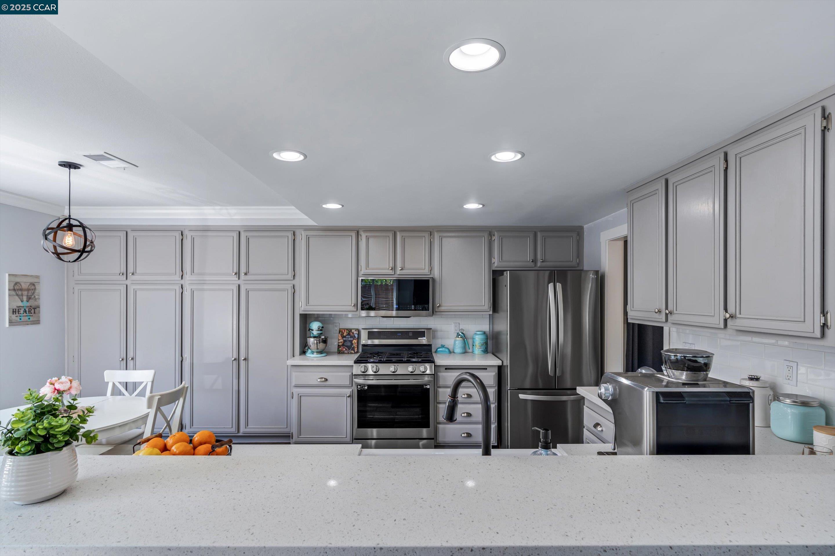 Detail Gallery Image 9 of 33 For 2057 Rapallo Way, Bay Point,  CA 94565 - 4 Beds | 3 Baths