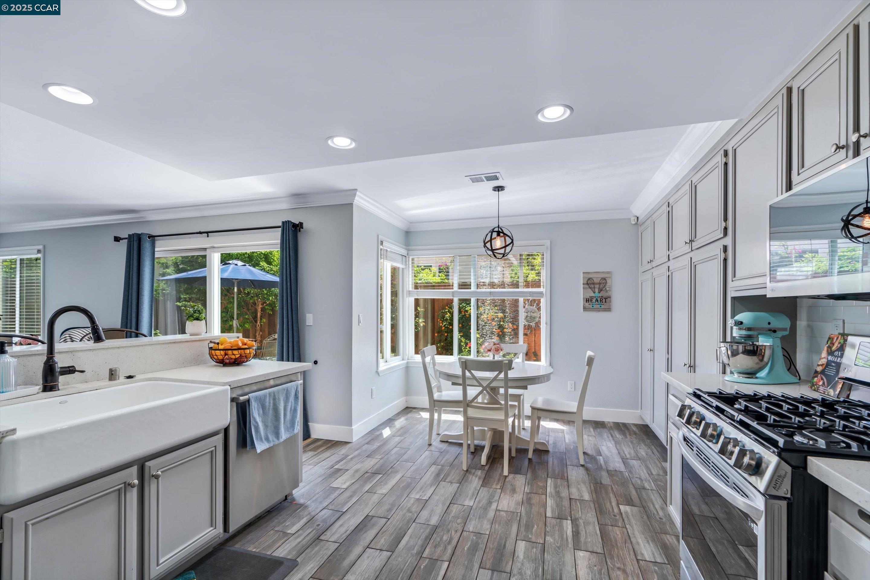 Detail Gallery Image 10 of 33 For 2057 Rapallo Way, Bay Point,  CA 94565 - 4 Beds | 3 Baths