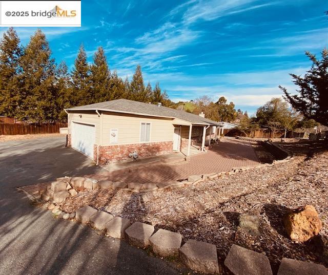 Detail Gallery Image 1 of 17 For 3540 Deer Hill Rd, Lafayette,  CA 94549 - 3 Beds | 2 Baths