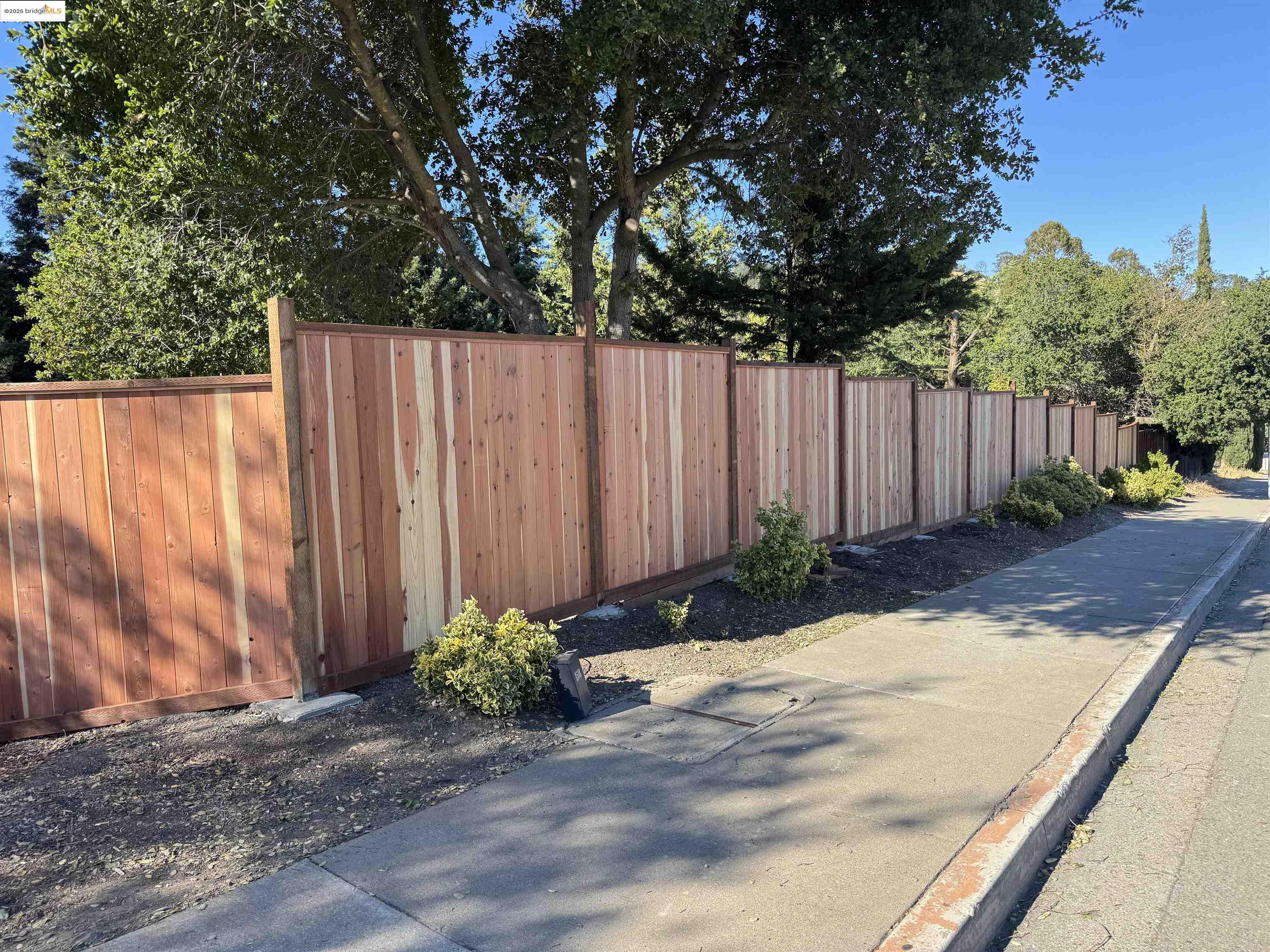 Detail Gallery Image 3 of 20 For 3540 Deer Hill Rd, Lafayette,  CA 94549 - 3 Beds | 2 Baths