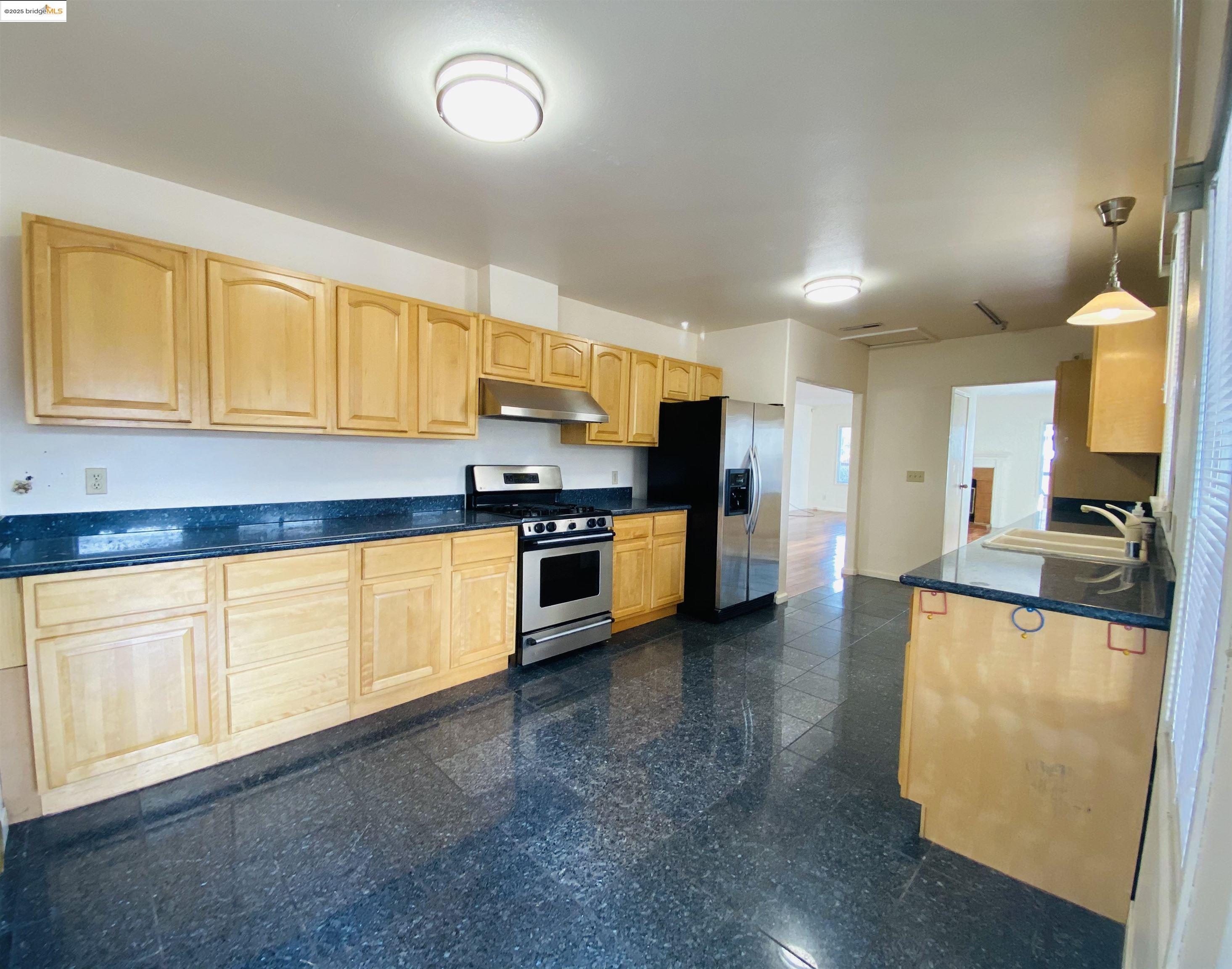 Detail Gallery Image 5 of 17 For 3540 Deer Hill Rd, Lafayette,  CA 94549 - 3 Beds | 2 Baths