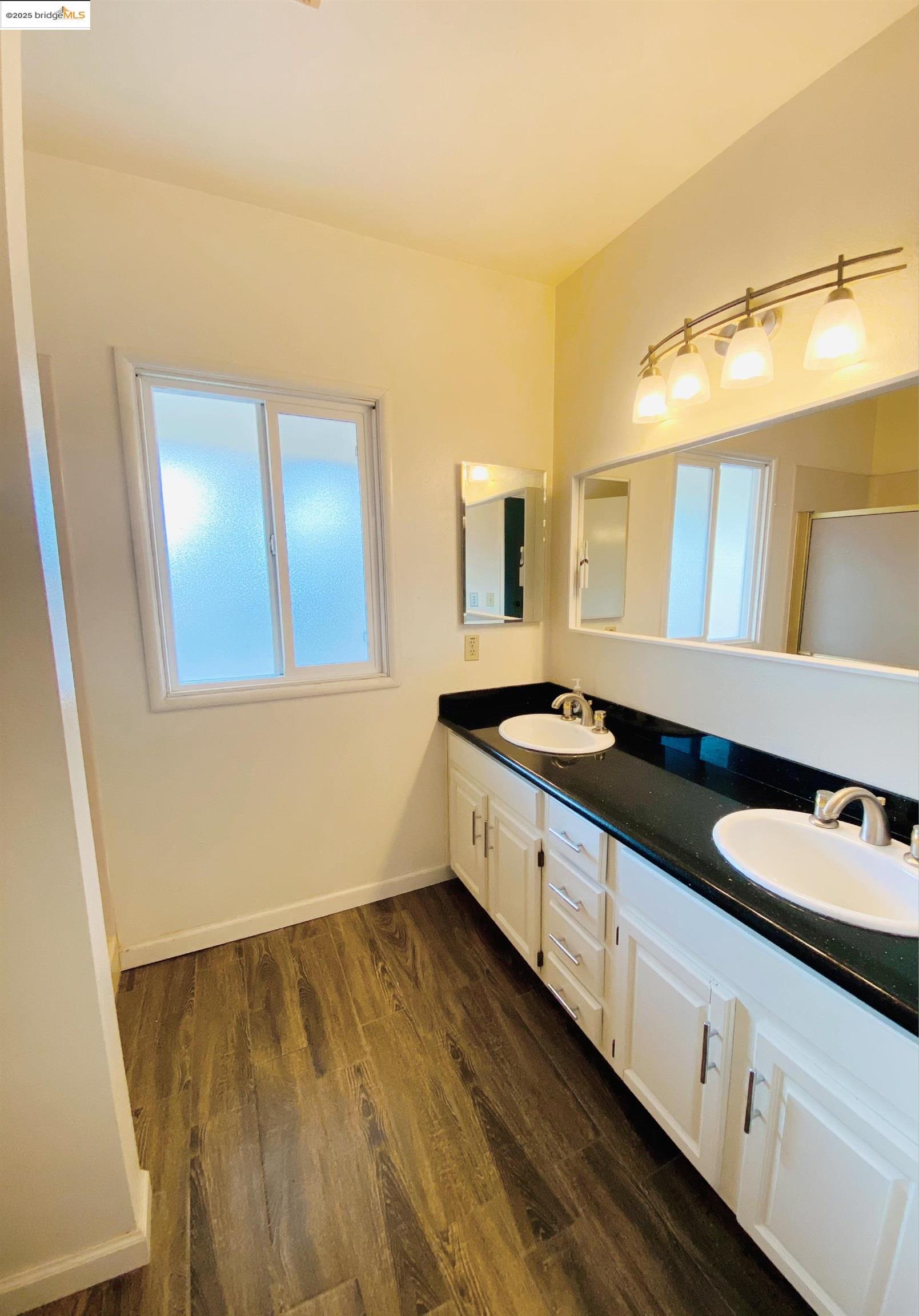 Detail Gallery Image 10 of 17 For 3540 Deer Hill Rd, Lafayette,  CA 94549 - 3 Beds | 2 Baths