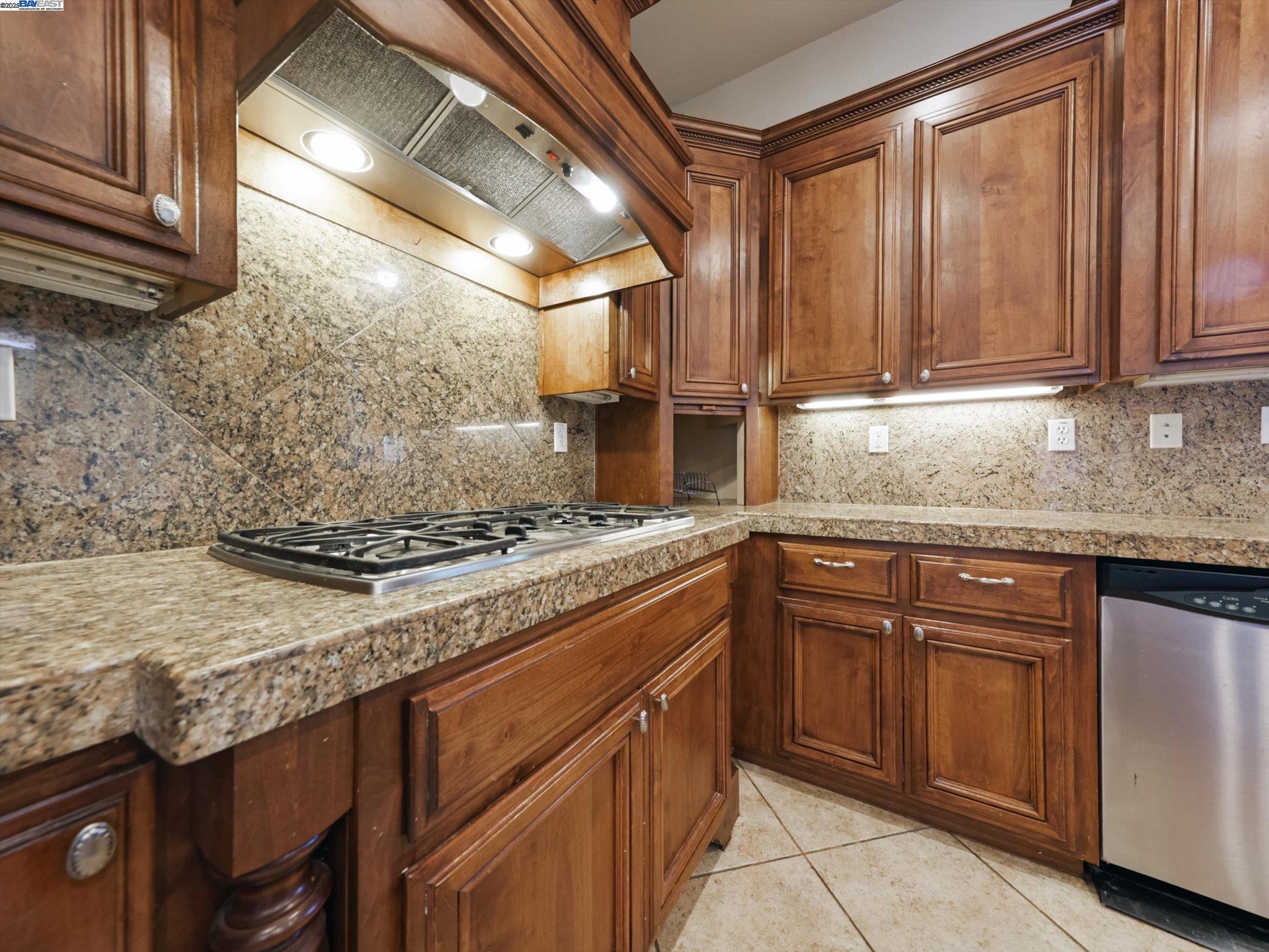 Detail Gallery Image 15 of 54 For 9216 Hallmark Pl, Vallejo,  CA 94591 - 5 Beds | 5 Baths