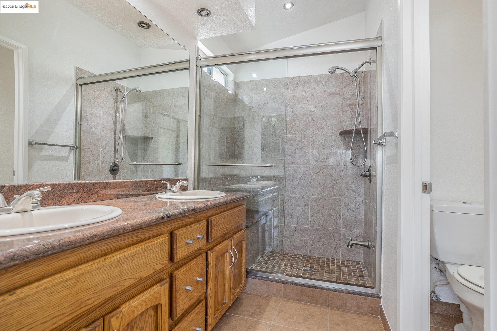 Detail Gallery Image 12 of 19 For 3025 Badger Dr, Pleasanton,  CA 94566 - 3 Beds | 2/1 Baths