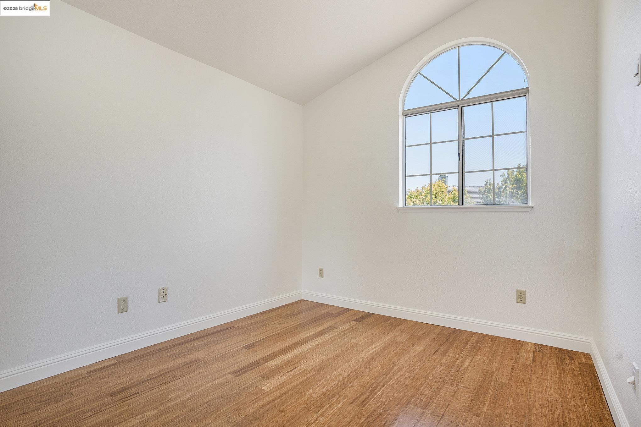 Detail Gallery Image 13 of 19 For 3025 Badger Dr, Pleasanton,  CA 94566 - 3 Beds | 2/1 Baths