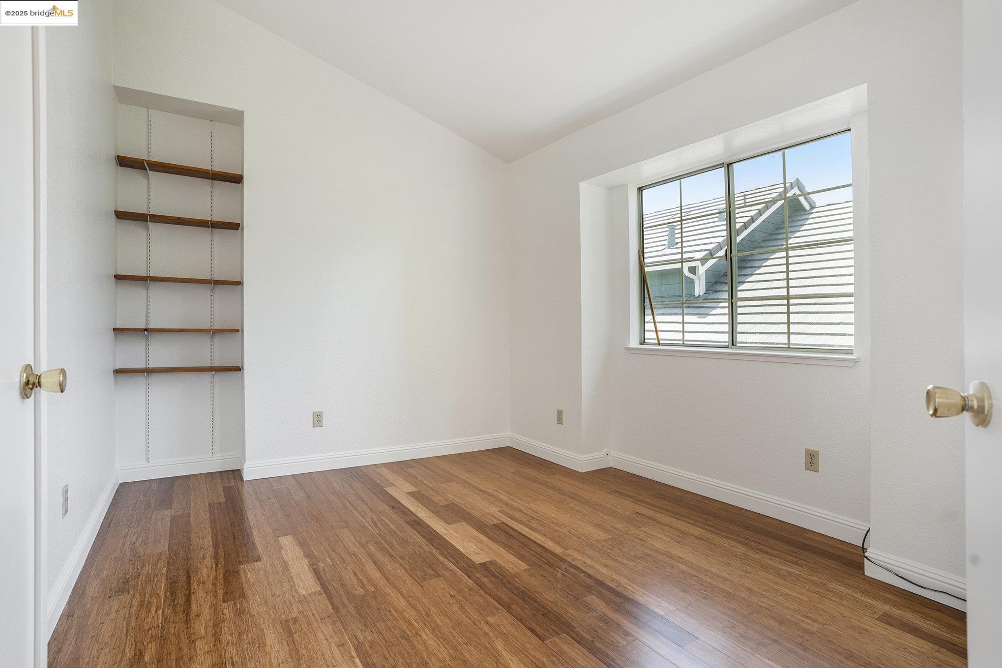 Detail Gallery Image 14 of 19 For 3025 Badger Dr, Pleasanton,  CA 94566 - 3 Beds | 2/1 Baths