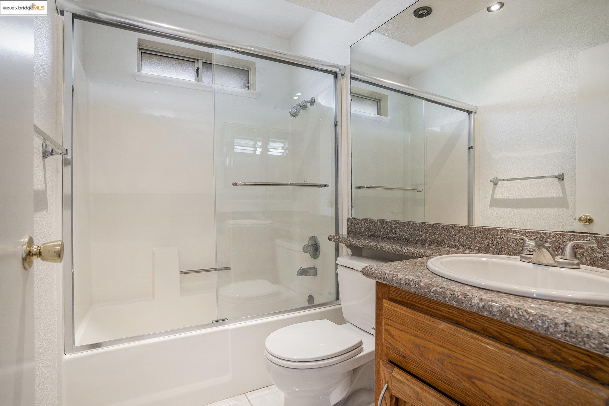 Detail Gallery Image 15 of 19 For 3025 Badger Dr, Pleasanton,  CA 94566 - 3 Beds | 2/1 Baths