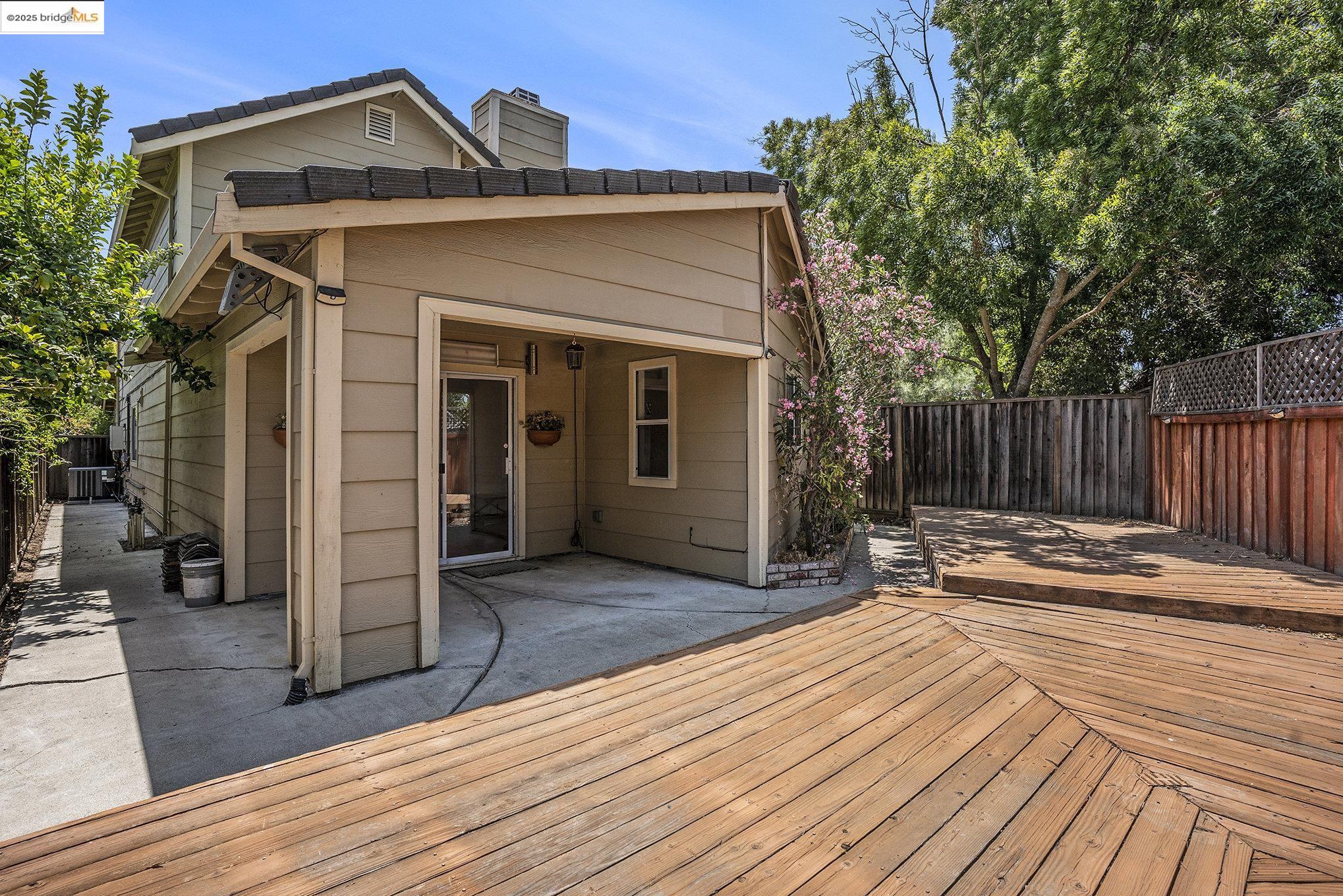 Detail Gallery Image 16 of 19 For 3025 Badger Dr, Pleasanton,  CA 94566 - 3 Beds | 2/1 Baths