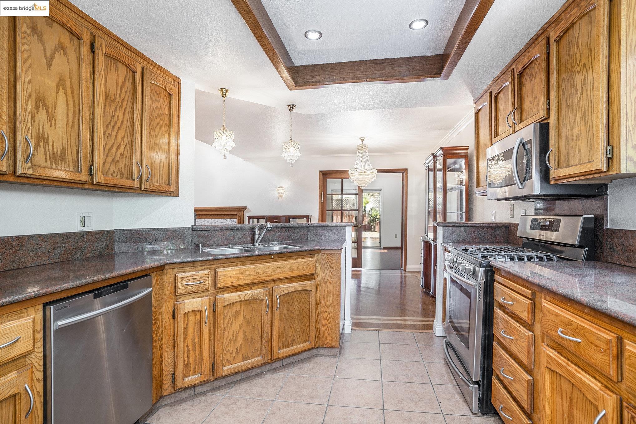 Detail Gallery Image 5 of 19 For 3025 Badger Dr, Pleasanton,  CA 94566 - 3 Beds | 2/1 Baths