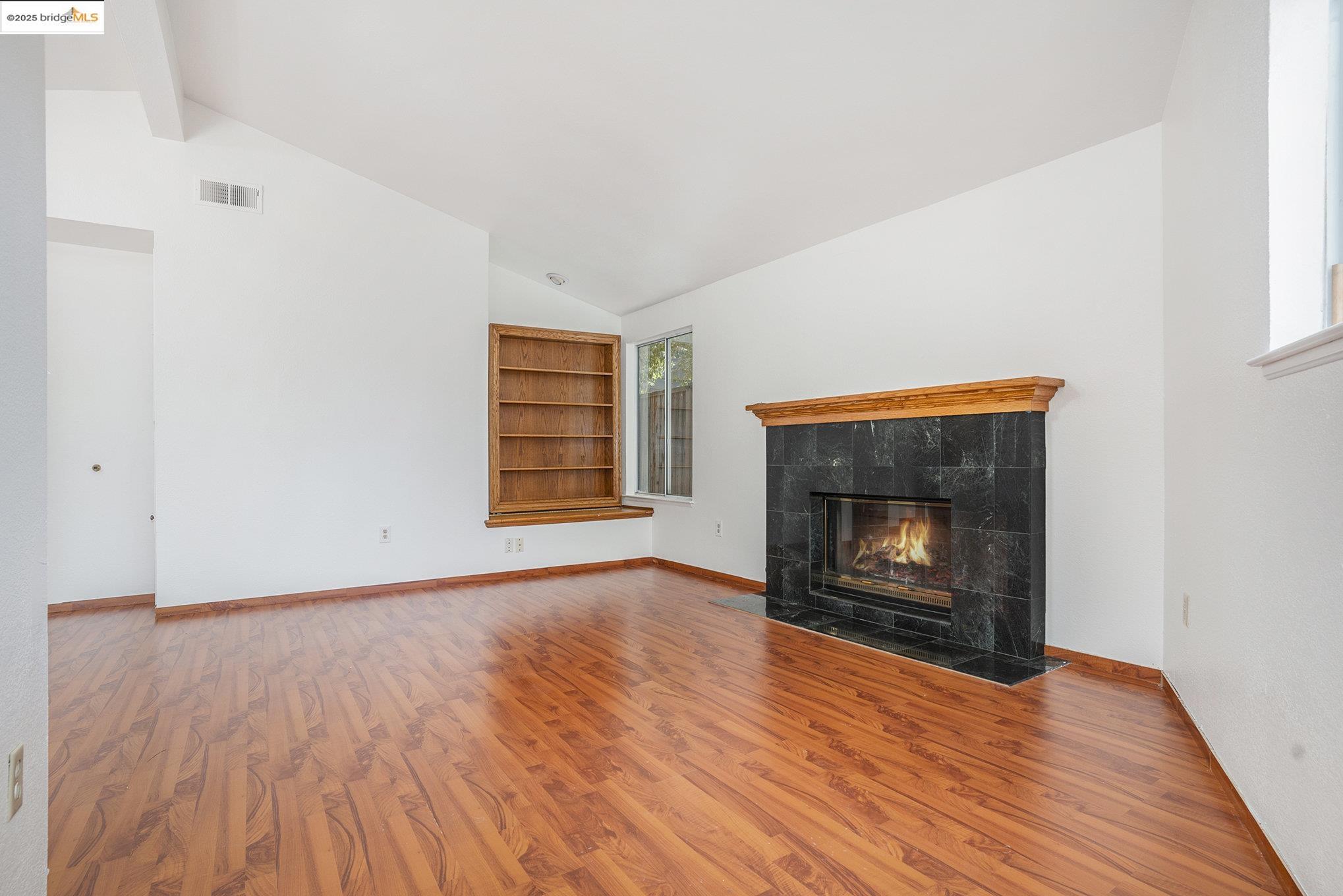 Detail Gallery Image 8 of 19 For 3025 Badger Dr, Pleasanton,  CA 94566 - 3 Beds | 2/1 Baths