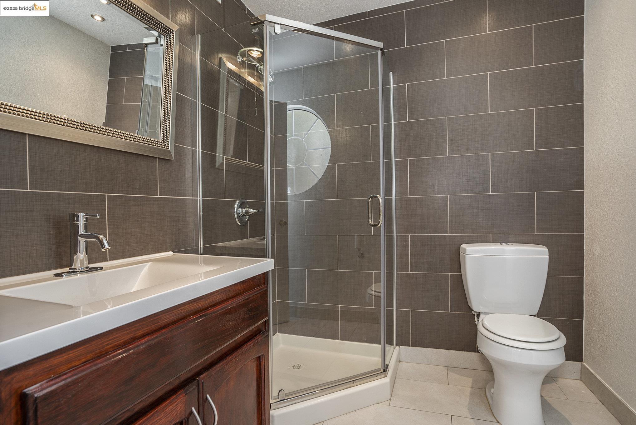 Detail Gallery Image 9 of 19 For 3025 Badger Dr, Pleasanton,  CA 94566 - 3 Beds | 2/1 Baths