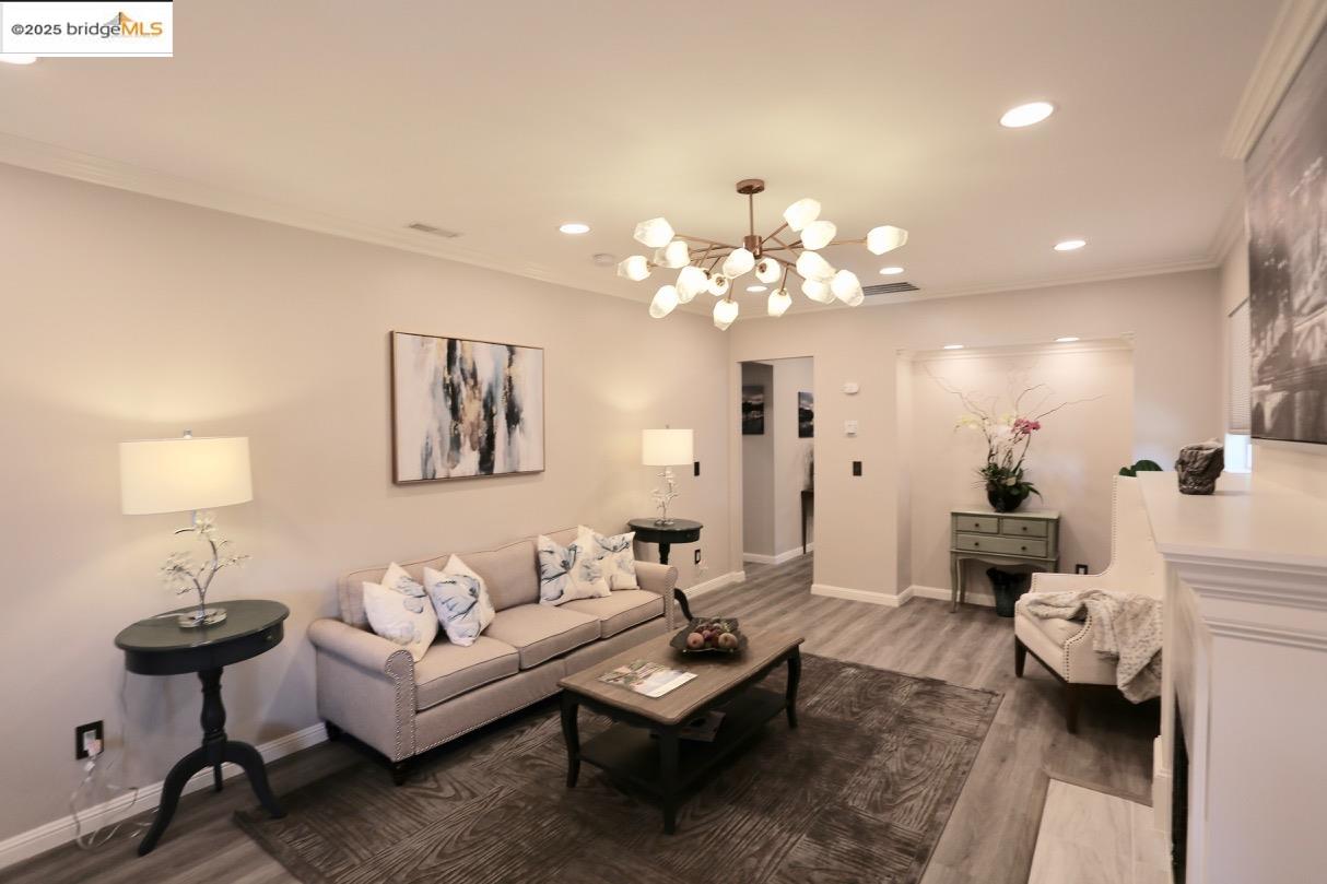 Detail Gallery Image 3 of 26 For 2594 Fruitvale Ave, Oakland,  CA 94601 - 2 Beds | 1 Baths