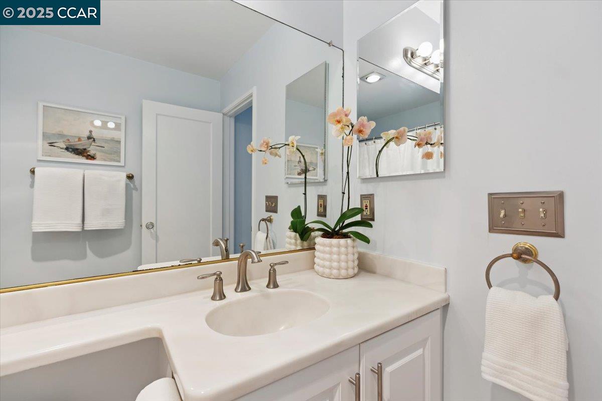 Detail Gallery Image 35 of 50 For 32 California Ave, Orinda,  CA 94563 - 3 Beds | 1/1 Baths