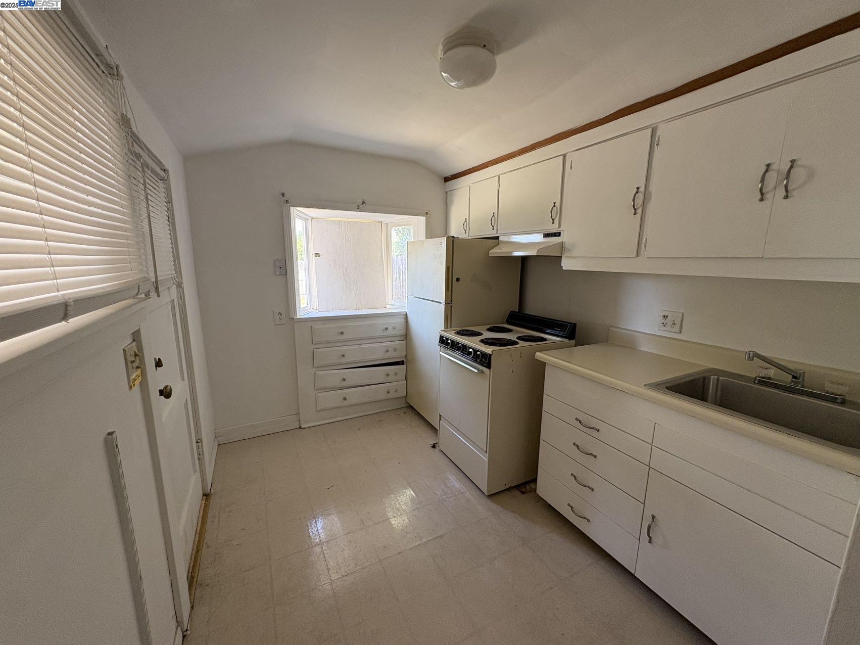 Detail Gallery Image 13 of 20 For 494 Lewis Ave, San Leandro,  CA 94577 - 3 Beds | 2 Baths