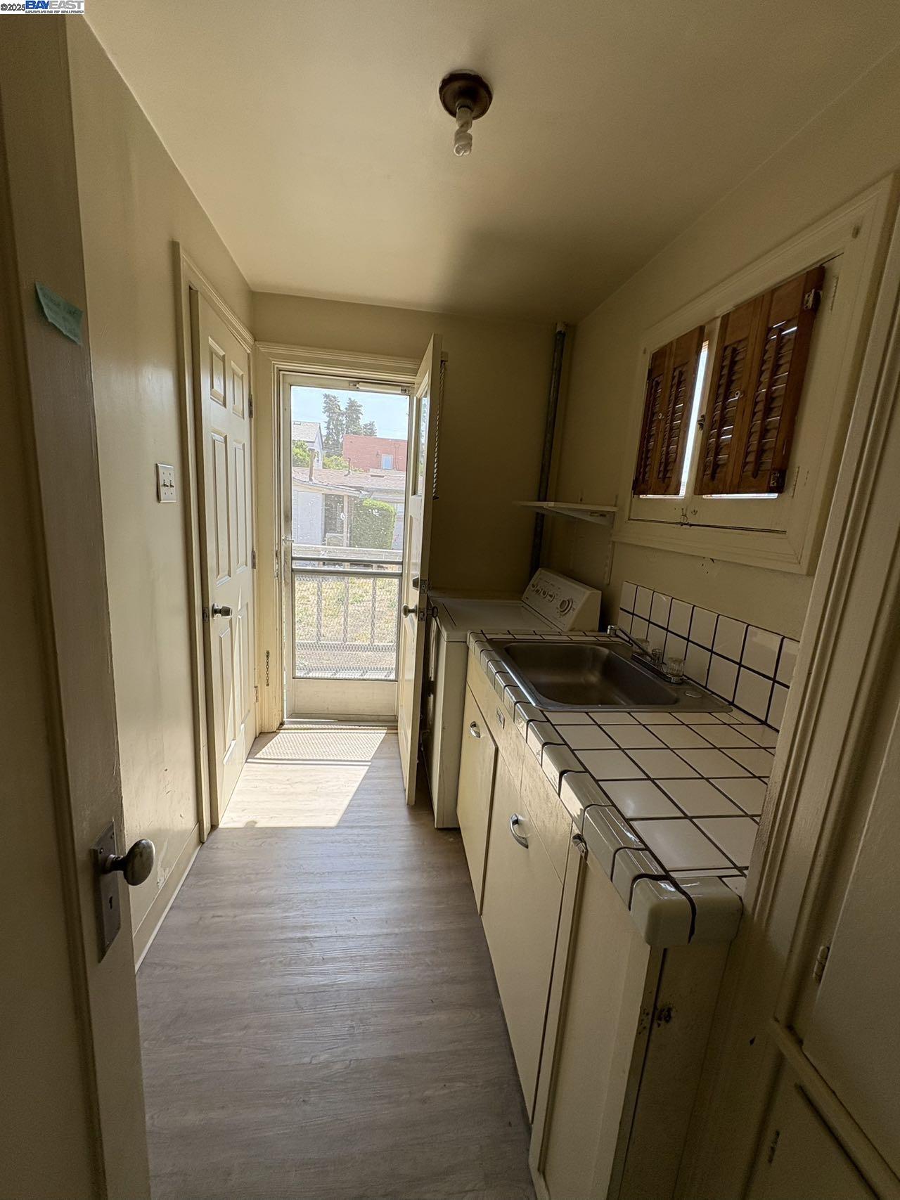 Detail Gallery Image 8 of 20 For 494 Lewis Ave, San Leandro,  CA 94577 - 3 Beds | 2 Baths