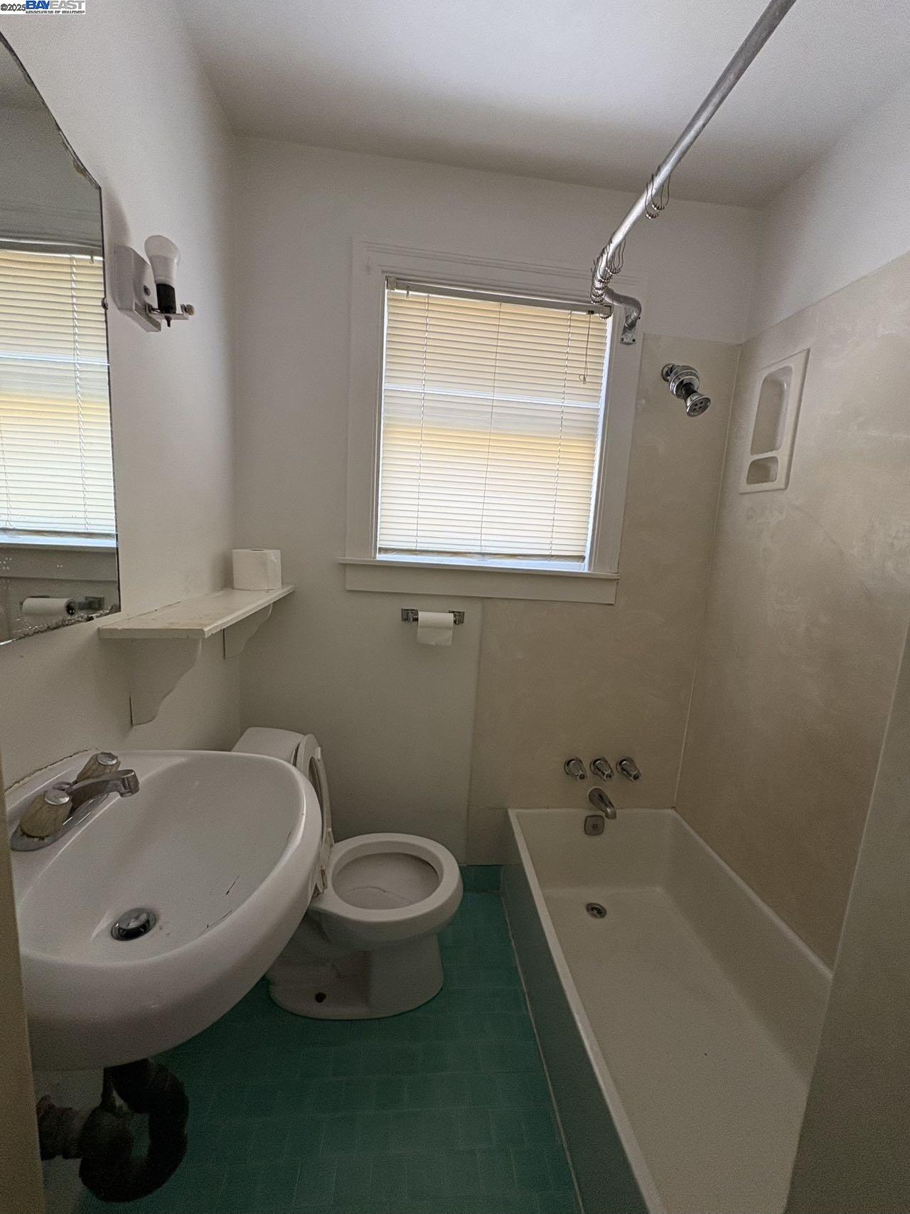 Detail Gallery Image 9 of 20 For 494 Lewis Ave, San Leandro,  CA 94577 - 3 Beds | 2 Baths