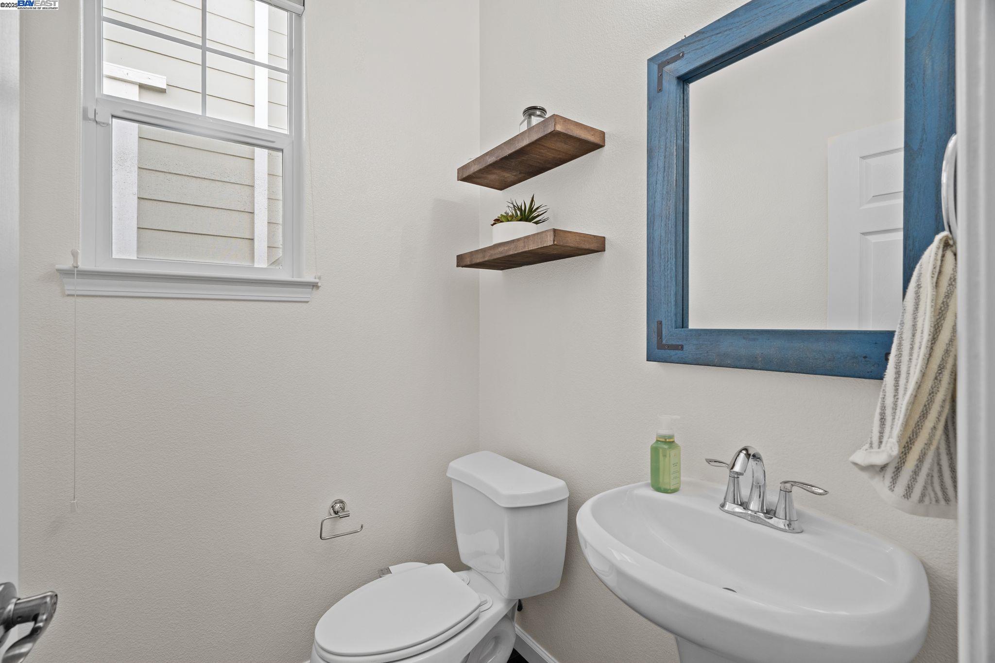 Detail Gallery Image 12 of 31 For 663 Falling Star Dr, Martinez,  CA 94553 - 3 Beds | 2/1 Baths