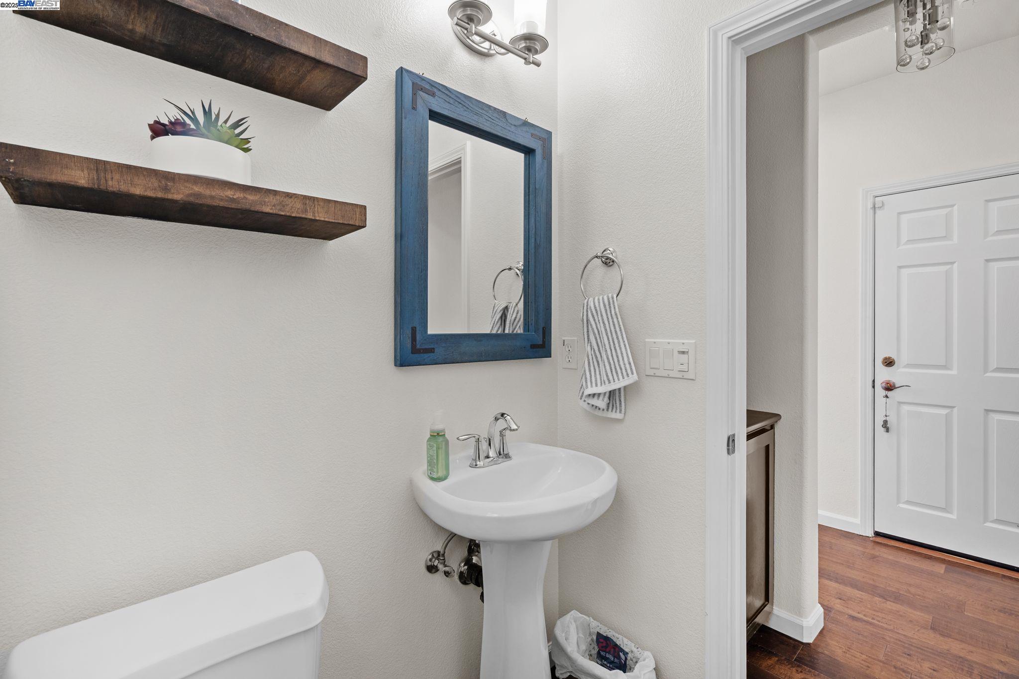 Detail Gallery Image 13 of 31 For 663 Falling Star Dr, Martinez,  CA 94553 - 3 Beds | 2/1 Baths