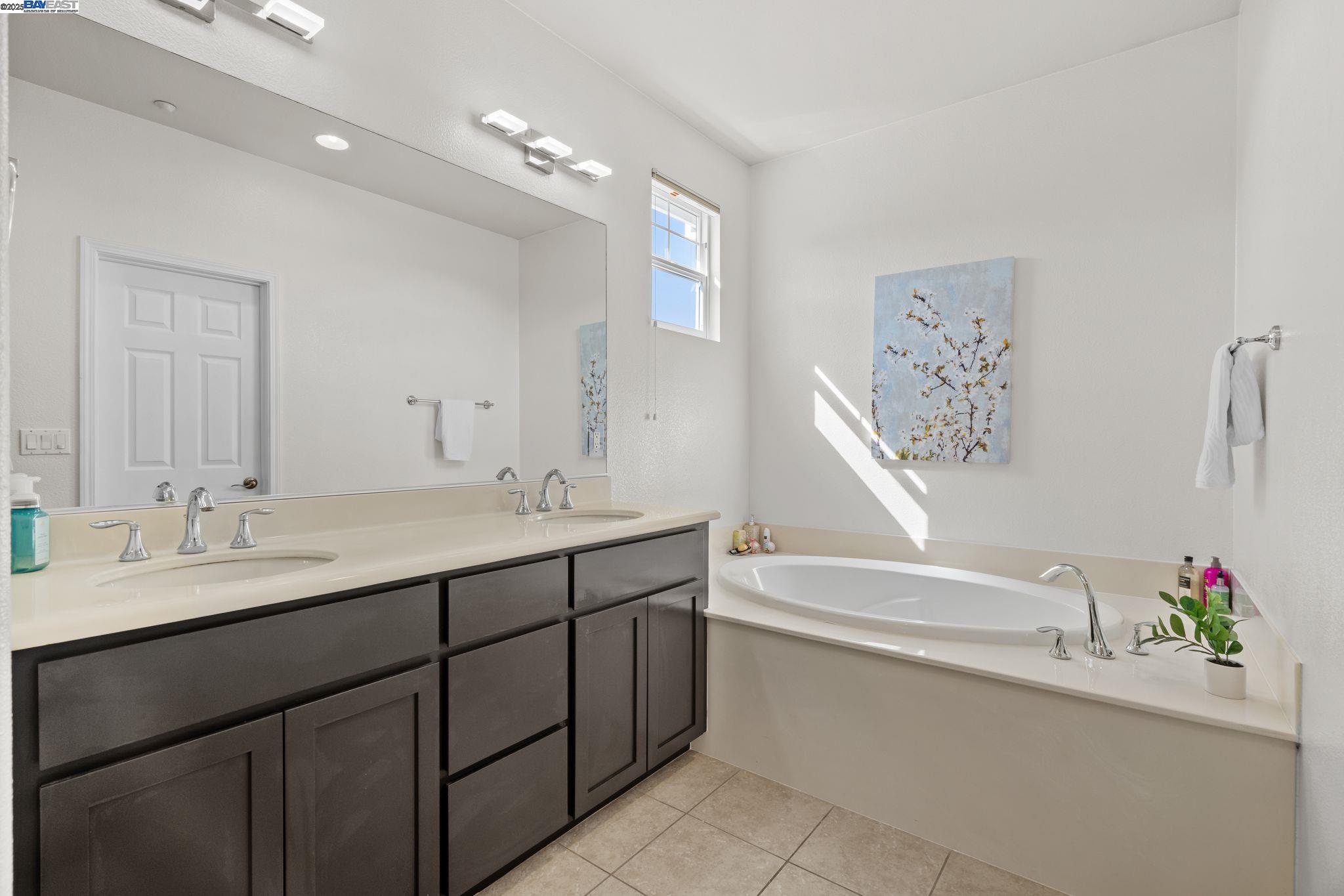 Detail Gallery Image 18 of 31 For 663 Falling Star Dr, Martinez,  CA 94553 - 3 Beds | 2/1 Baths