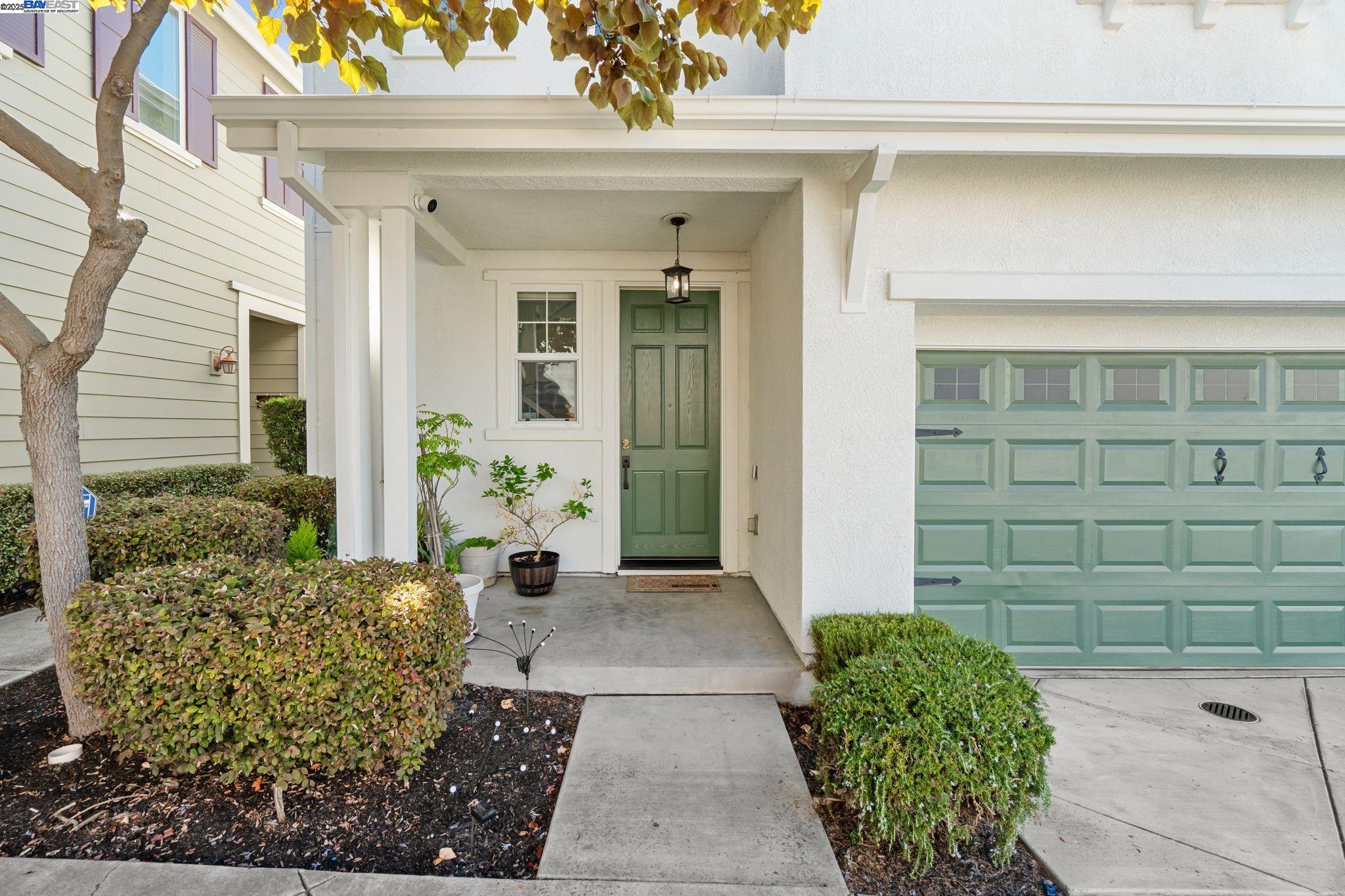 Detail Gallery Image 2 of 31 For 663 Falling Star Dr, Martinez,  CA 94553 - 3 Beds | 2/1 Baths