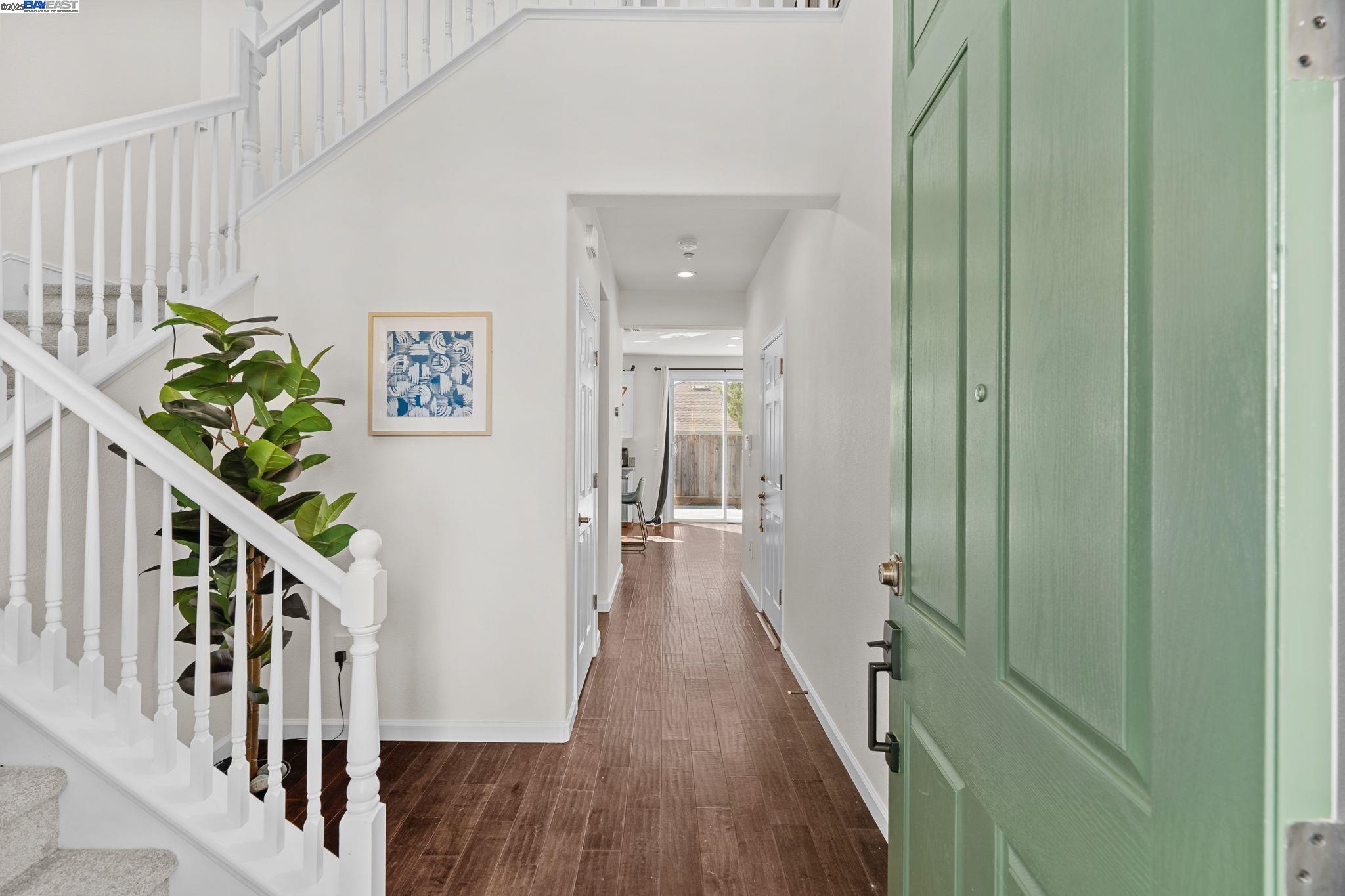 Detail Gallery Image 3 of 31 For 663 Falling Star Dr, Martinez,  CA 94553 - 3 Beds | 2/1 Baths