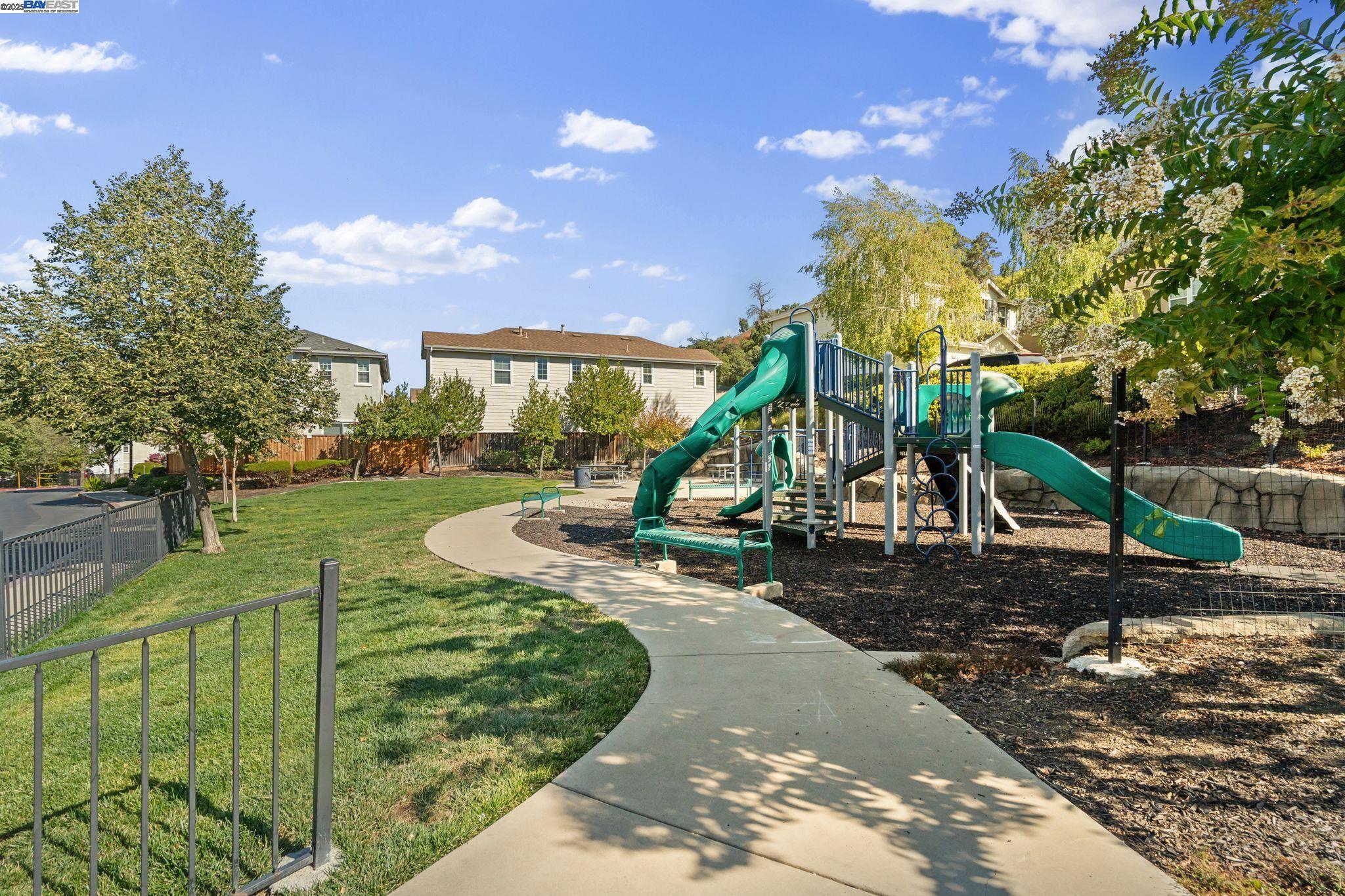 Detail Gallery Image 30 of 31 For 663 Falling Star Dr, Martinez,  CA 94553 - 3 Beds | 2/1 Baths