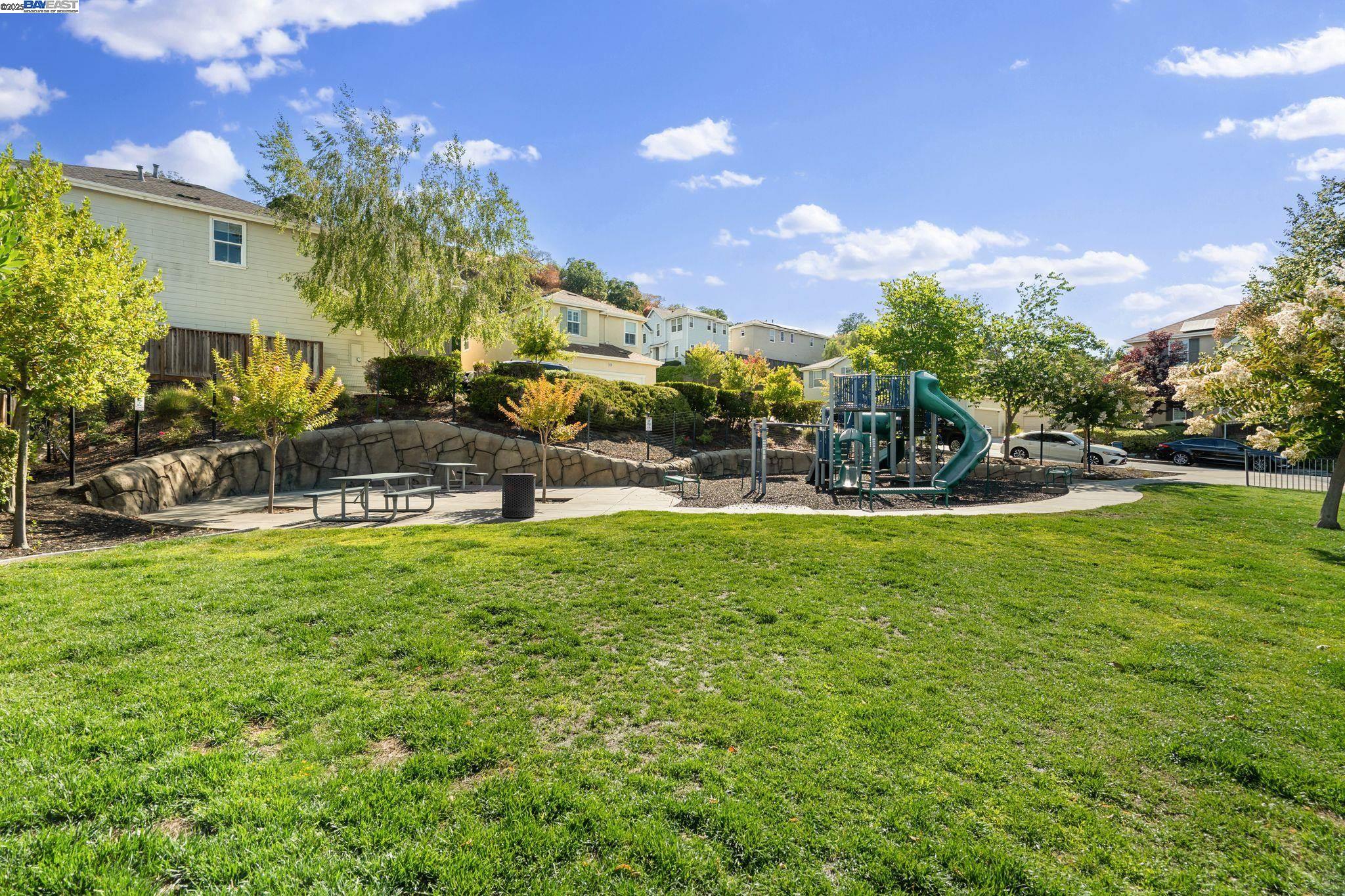 Detail Gallery Image 31 of 31 For 663 Falling Star Dr, Martinez,  CA 94553 - 3 Beds | 2/1 Baths