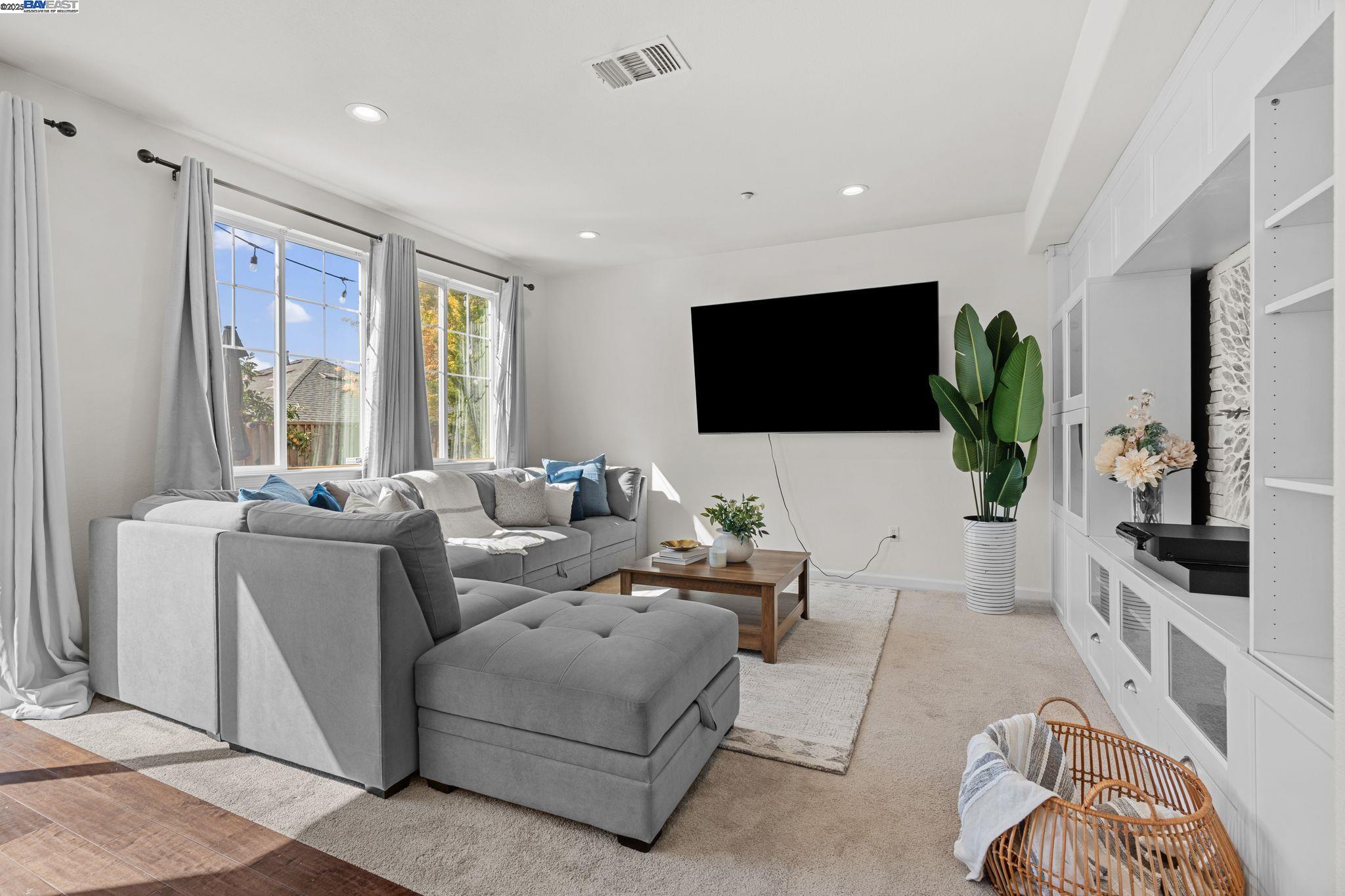 Detail Gallery Image 9 of 31 For 663 Falling Star Dr, Martinez,  CA 94553 - 3 Beds | 2/1 Baths