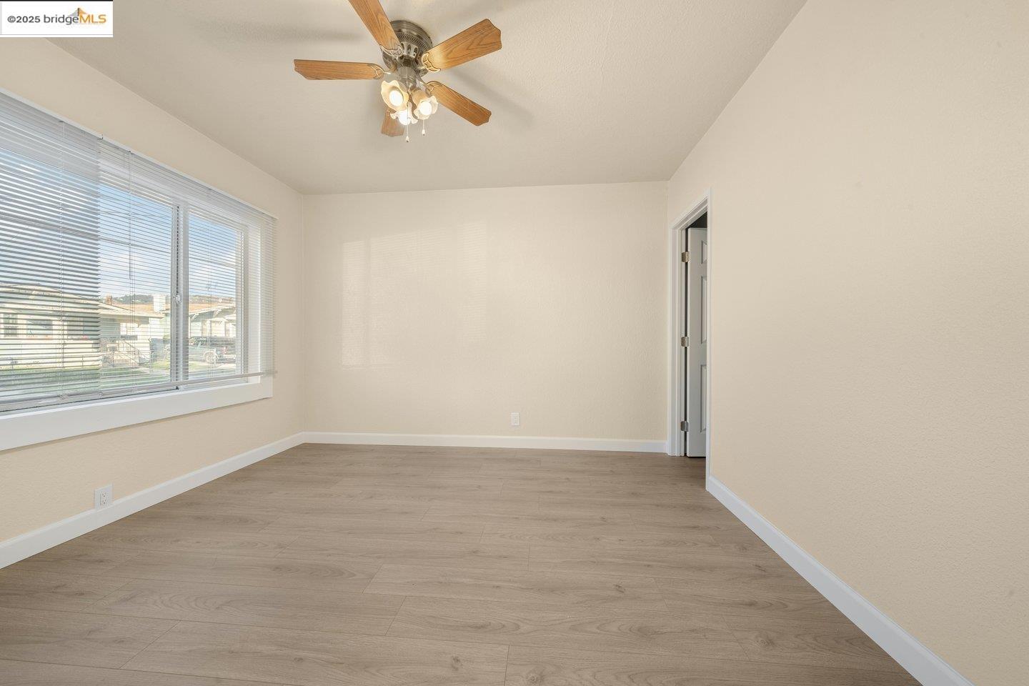 Detail Gallery Image 12 of 19 For 2020 Auseon Ave, Oakland,  CA 94621 - 3 Beds | 1 Baths