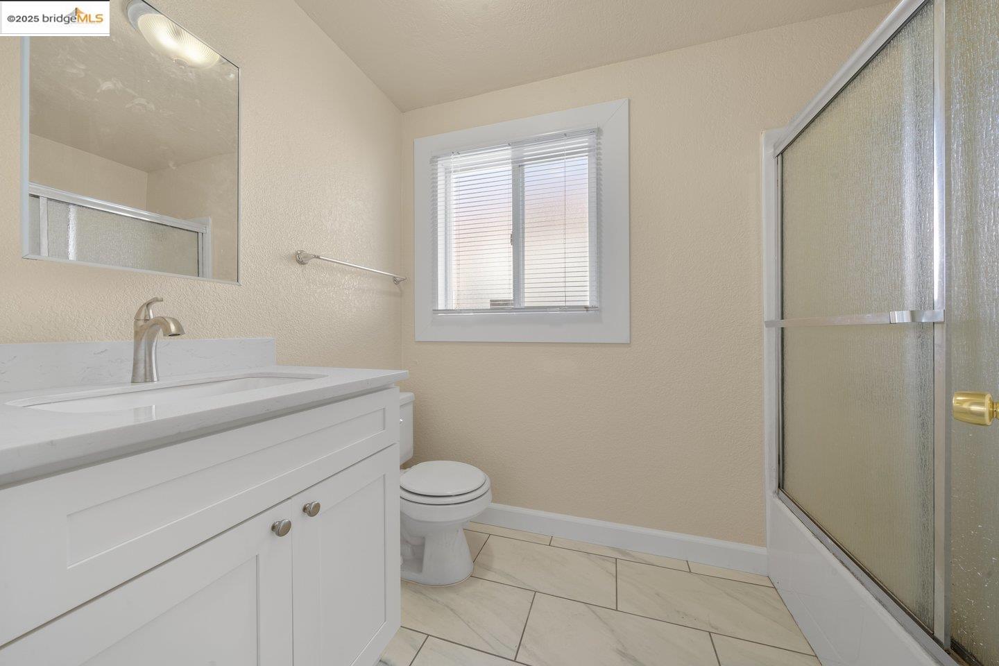 Detail Gallery Image 14 of 19 For 2020 Auseon Ave, Oakland,  CA 94621 - 3 Beds | 1 Baths